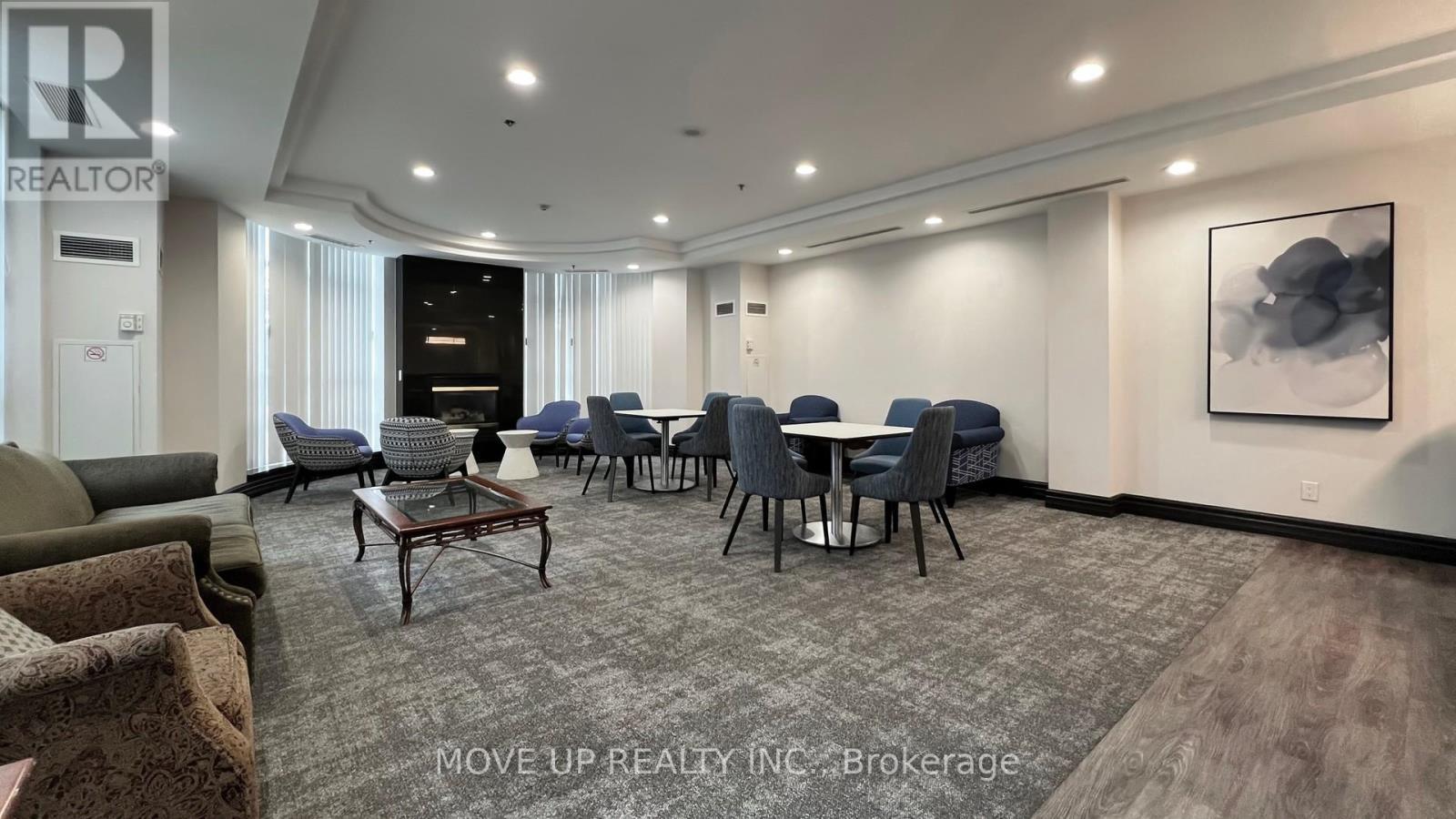 225 - 3 Ellesmere Street, Richmond Hill, ON - Indoor