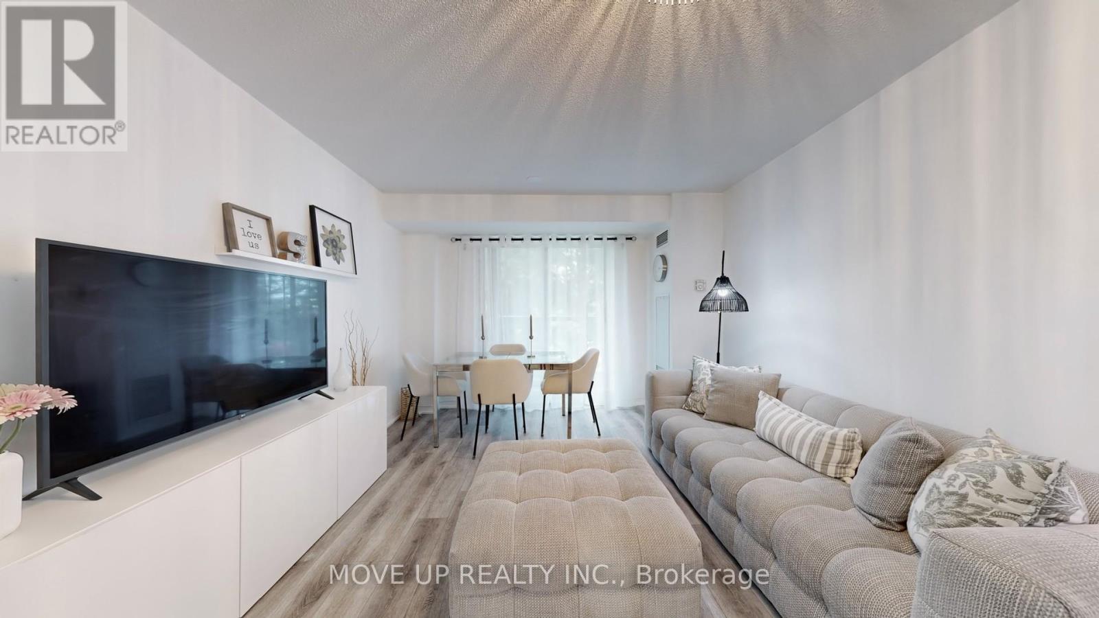 225 - 3 Ellesmere Street, Richmond Hill, ON - Indoor Photo Showing Living Room
