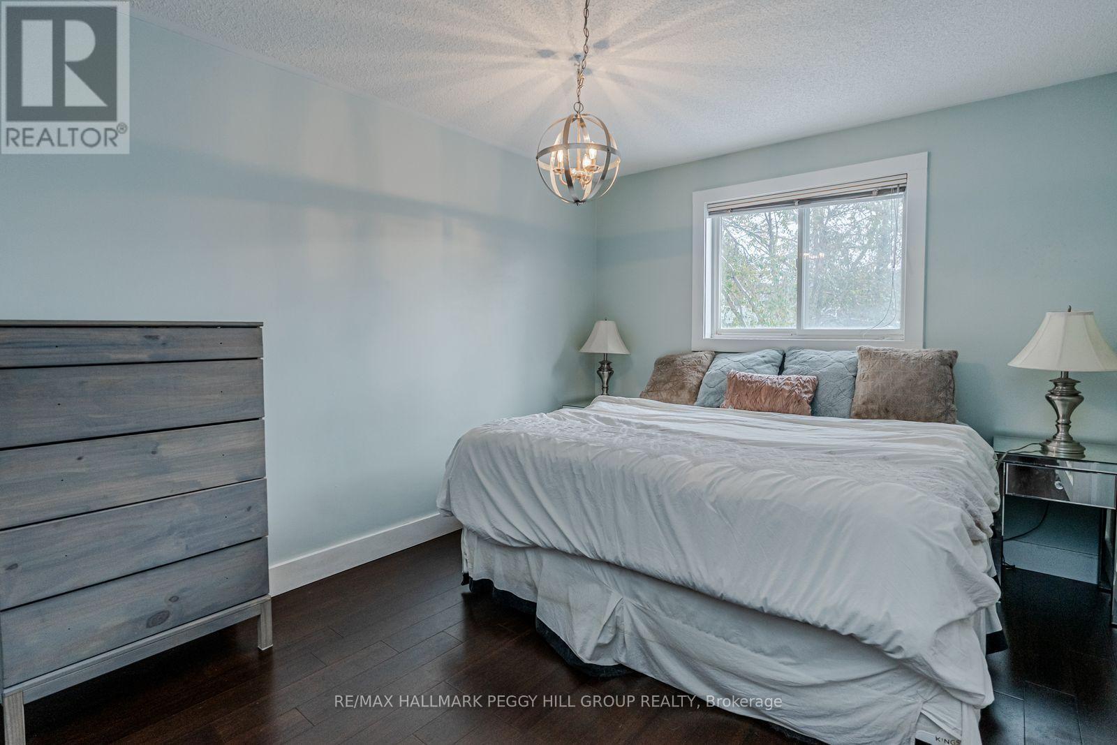 63 Mapleton Avenue, Barrie, ON - Indoor Photo Showing Bedroom