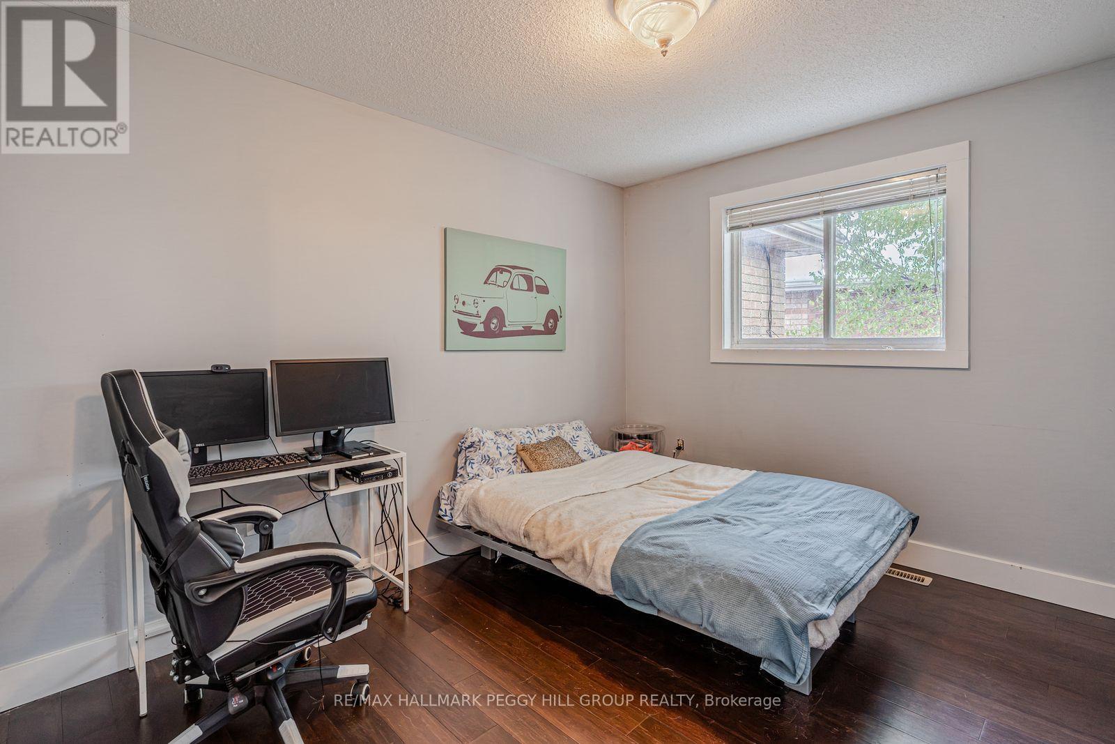 63 Mapleton Avenue, Barrie, ON - Indoor Photo Showing Bedroom