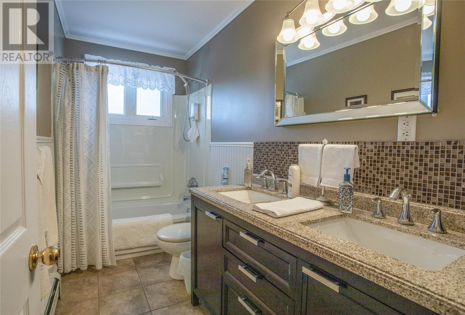131 Canada Drive, St. John'S, NL - Indoor Photo Showing Bathroom