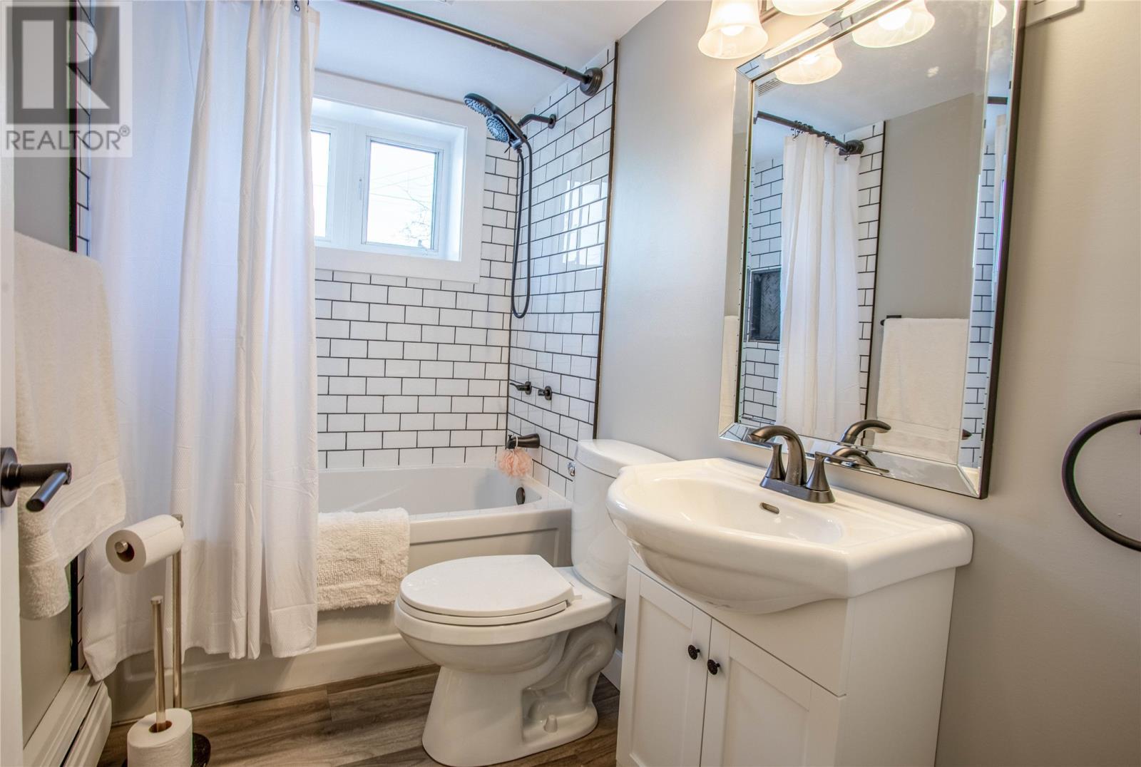 131 Canada Drive, St. John'S, NL - Indoor Photo Showing Bathroom