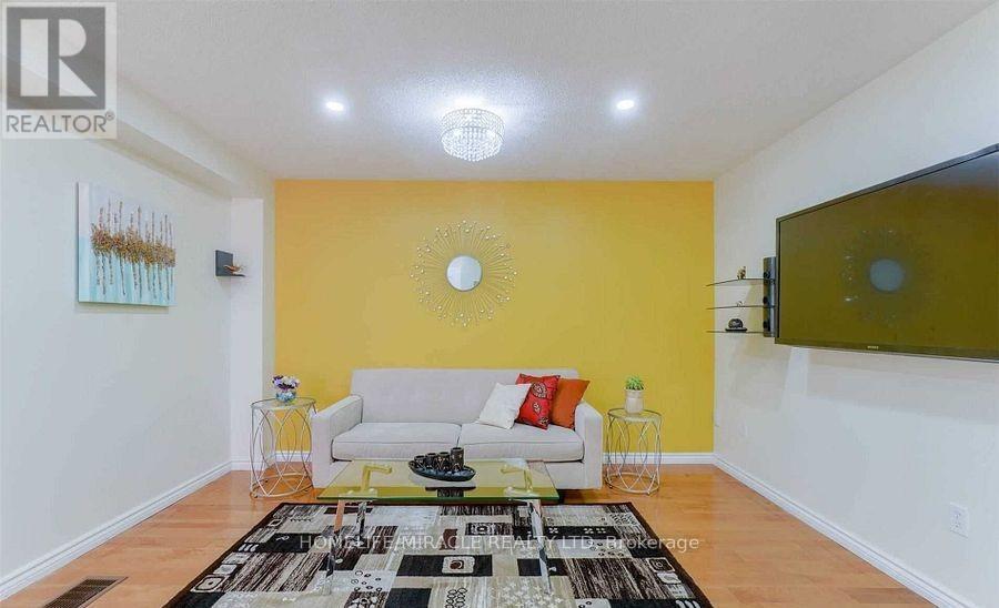 60 Studebaker Trail, Brampton, ON - Indoor Photo Showing Living Room