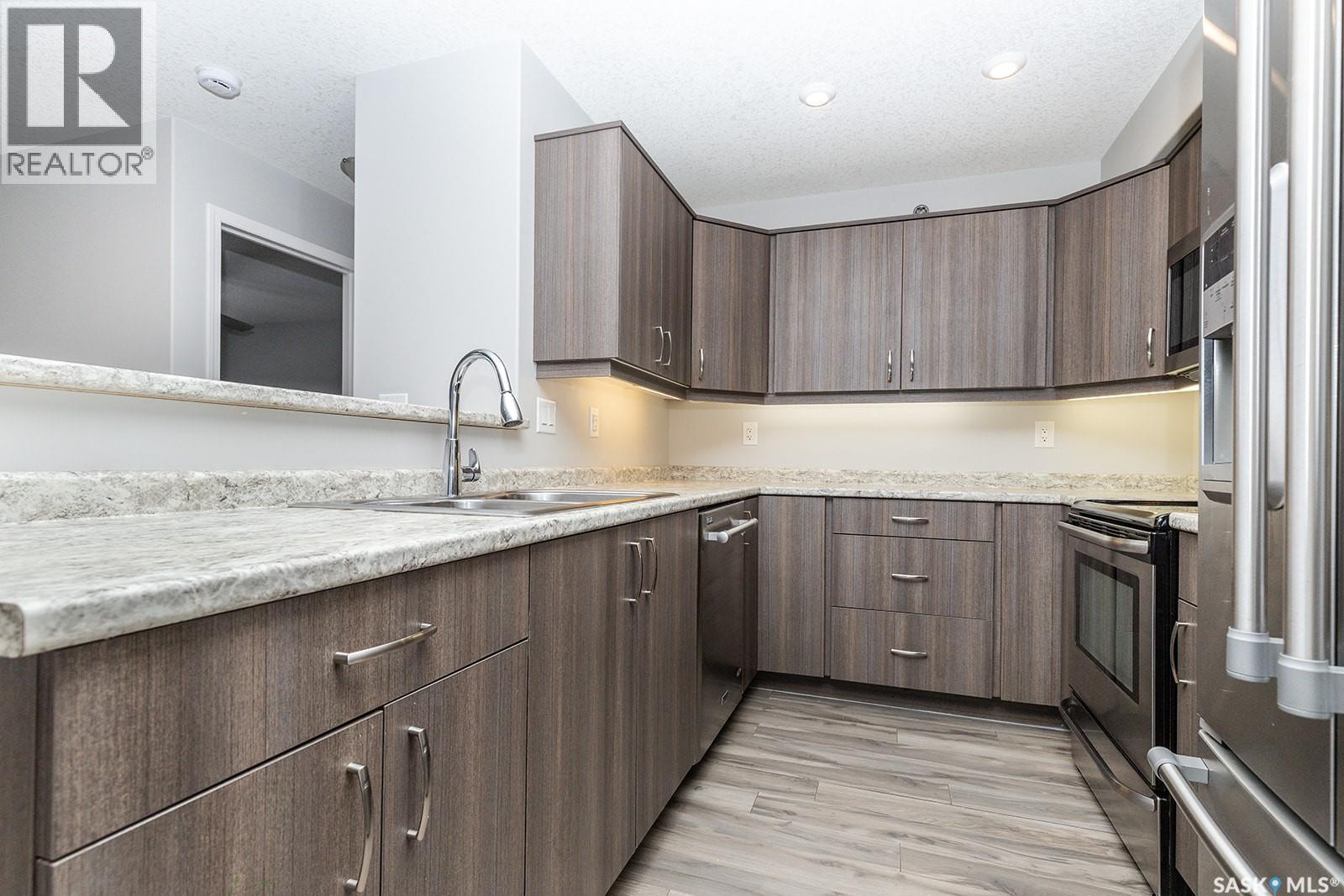 4307 108 Willis Crescent, Saskatoon, SK - Indoor Photo Showing Kitchen With Upgraded Kitchen