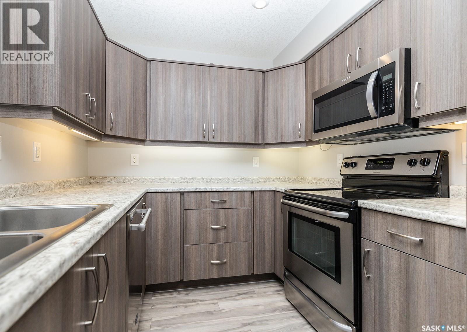 4307 108 Willis Crescent, Saskatoon, SK - Indoor Photo Showing Kitchen With Stainless Steel Kitchen With Double Sink With Upgraded Kitchen