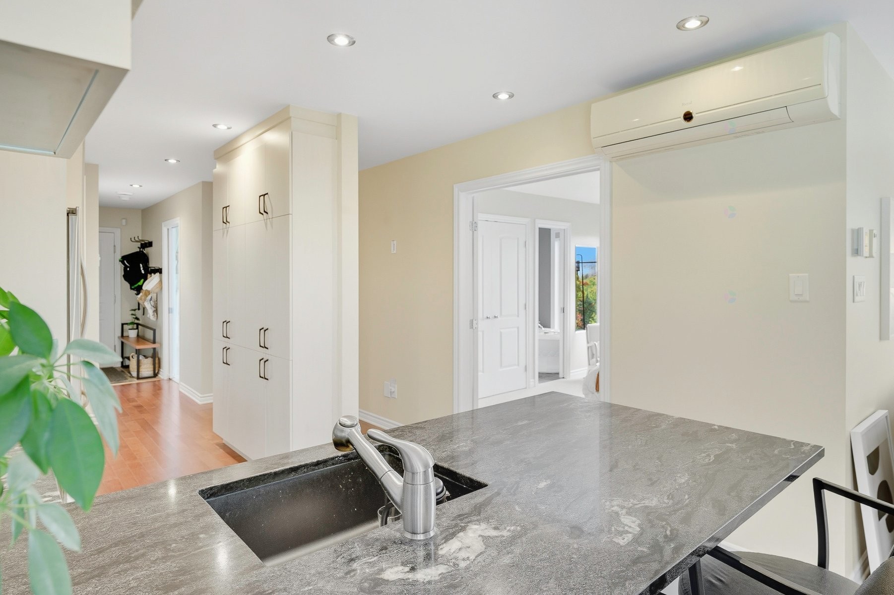 Kitchen - 341 Ch. Valanza, Piedmont, QC - Indoor Photo Showing Gym Room