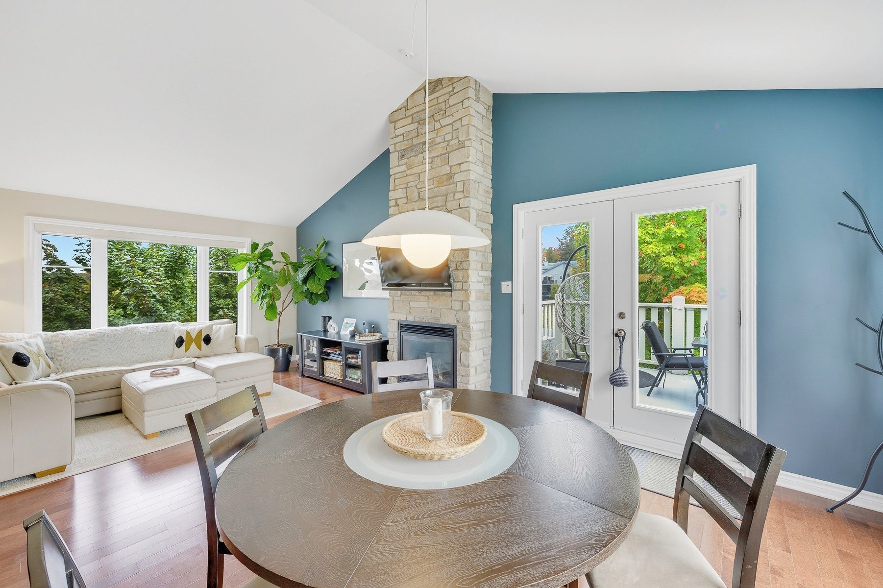 Dining Room - 341 Ch. Valanza, Piedmont, QC - Indoor With Fireplace