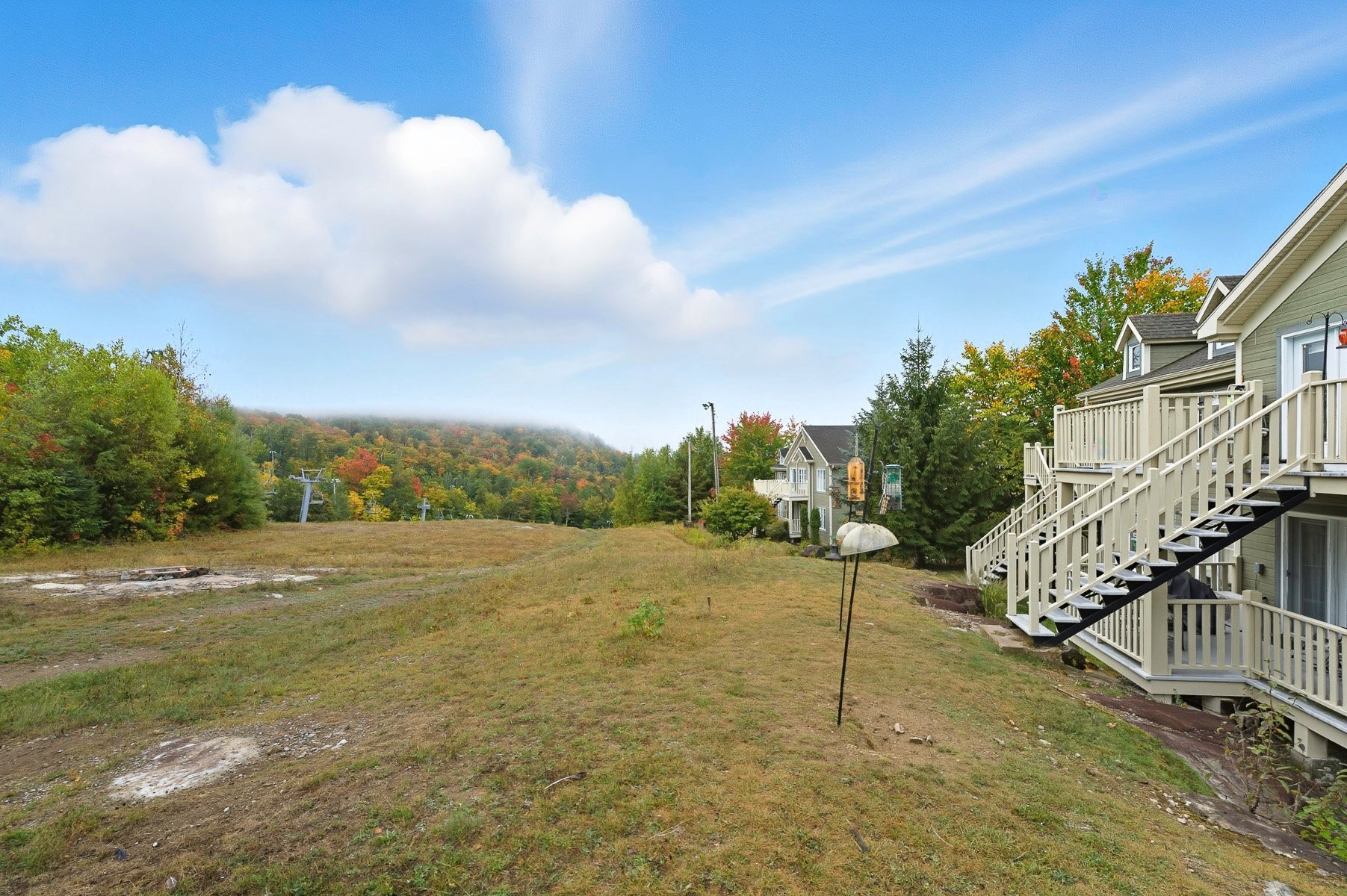 Courtyard - 341 Ch. Valanza, Piedmont, QC - Outdoor