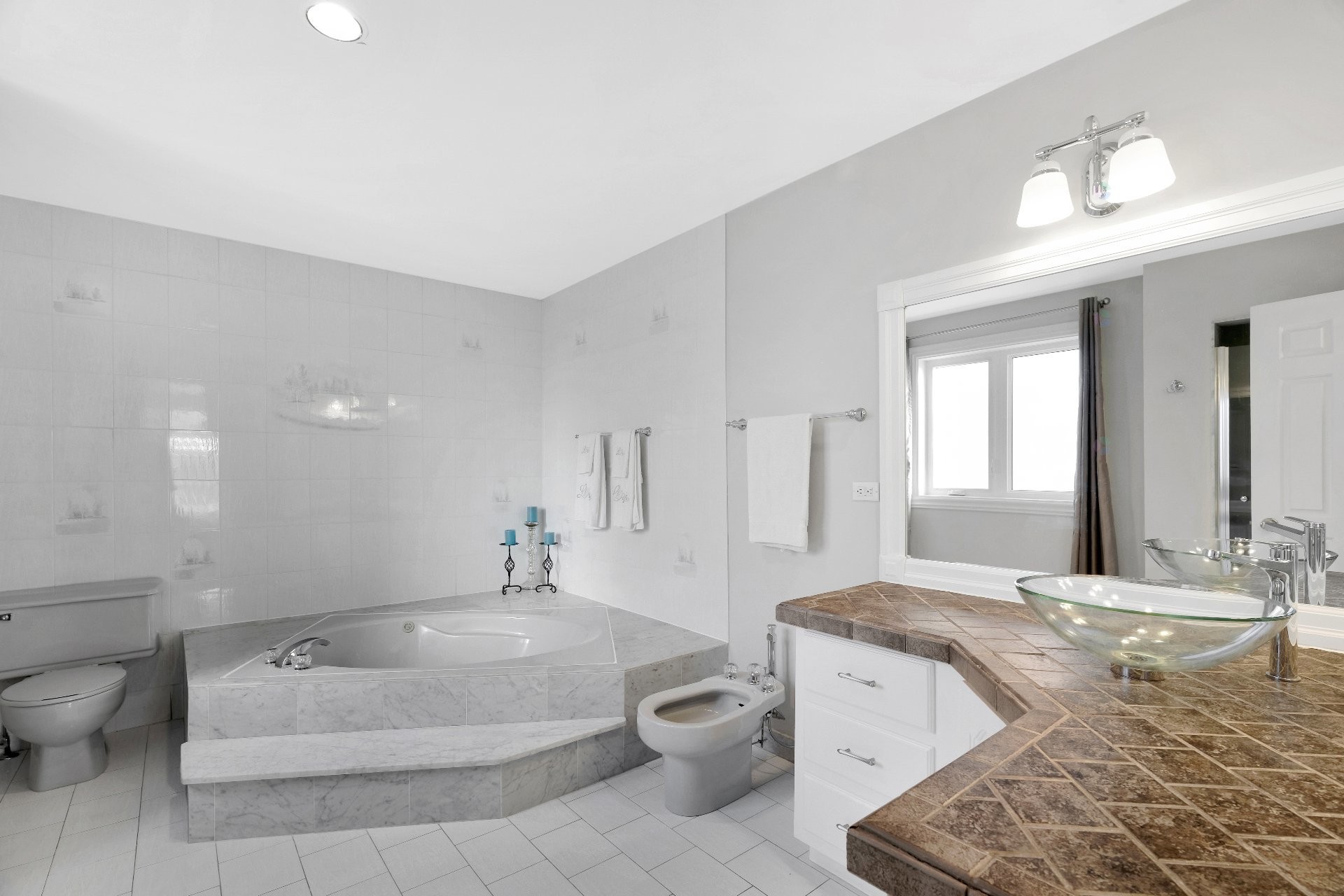 Salle de bains attenante à la CCP - 260 Alice-Carrière Street, Beaconsfield, QC - Indoor Photo Showing Bathroom