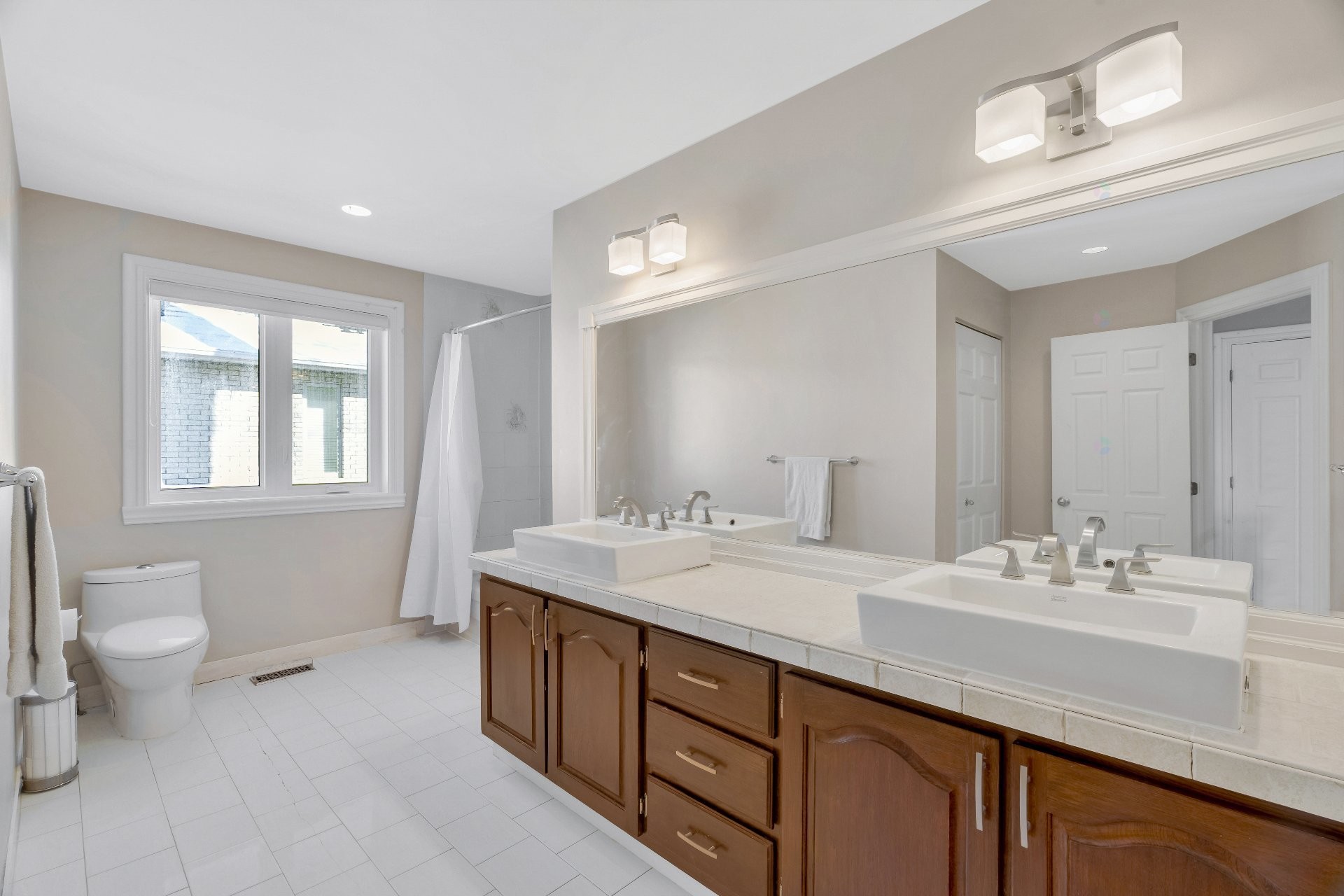 Salle de bains - 260 Alice-Carrière Street, Beaconsfield, QC - Indoor Photo Showing Bathroom
