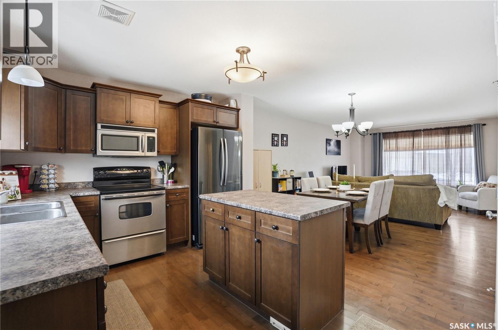 17 622 Lamarsh Road, Saskatoon, SK - Indoor Photo Showing Kitchen