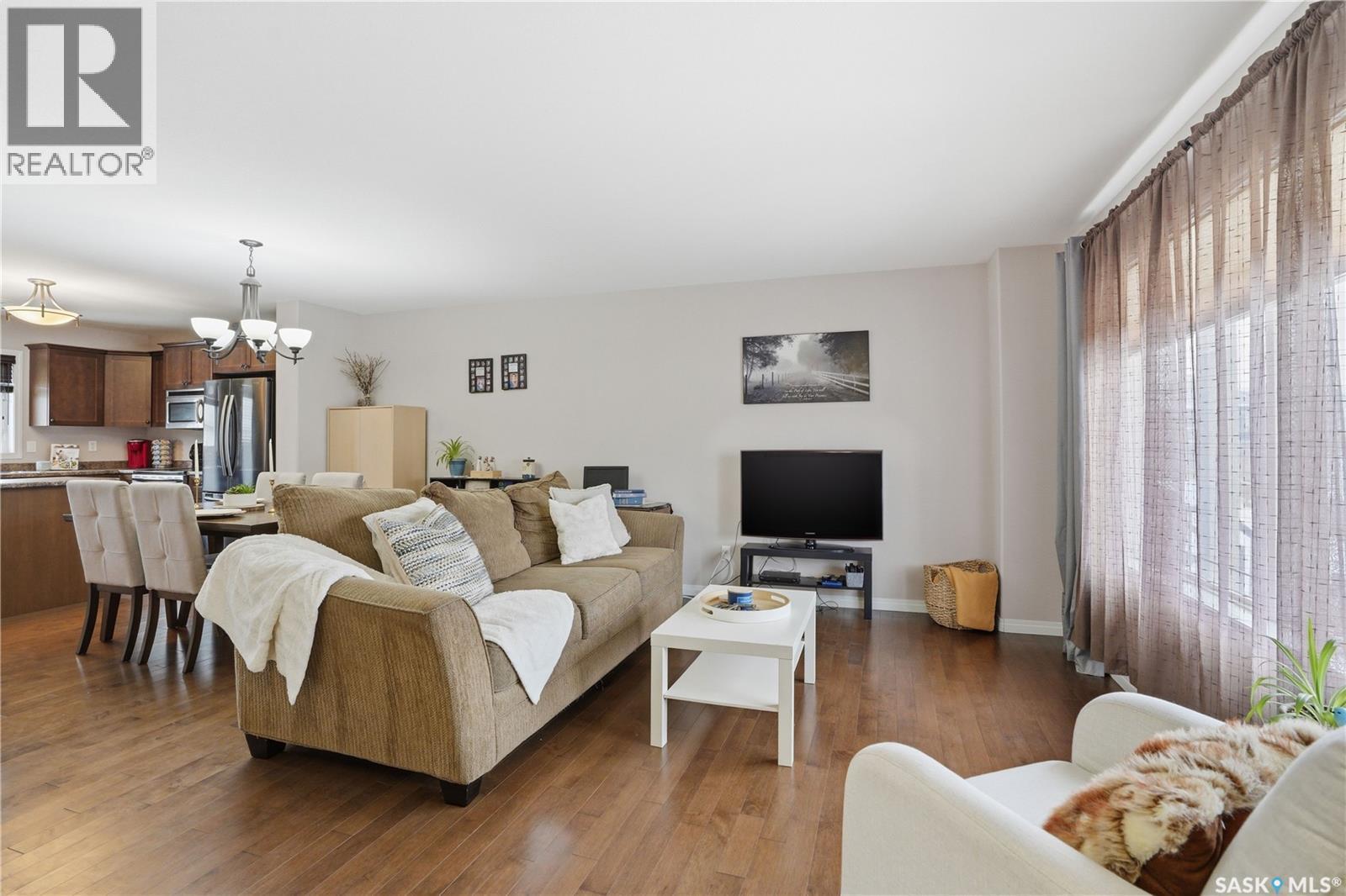 17 622 Lamarsh Road, Saskatoon, SK - Indoor Photo Showing Living Room