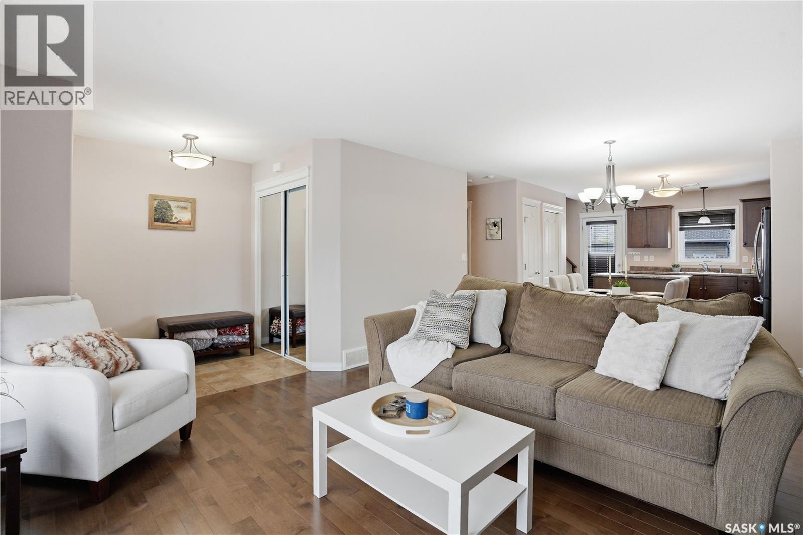 17 622 Lamarsh Road, Saskatoon, SK - Indoor Photo Showing Living Room