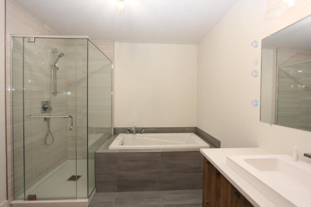 Bathroom - 3888 Rue Bernard-Hubert, Longueuil (Saint-Hubert), QC - Indoor Photo Showing Bathroom