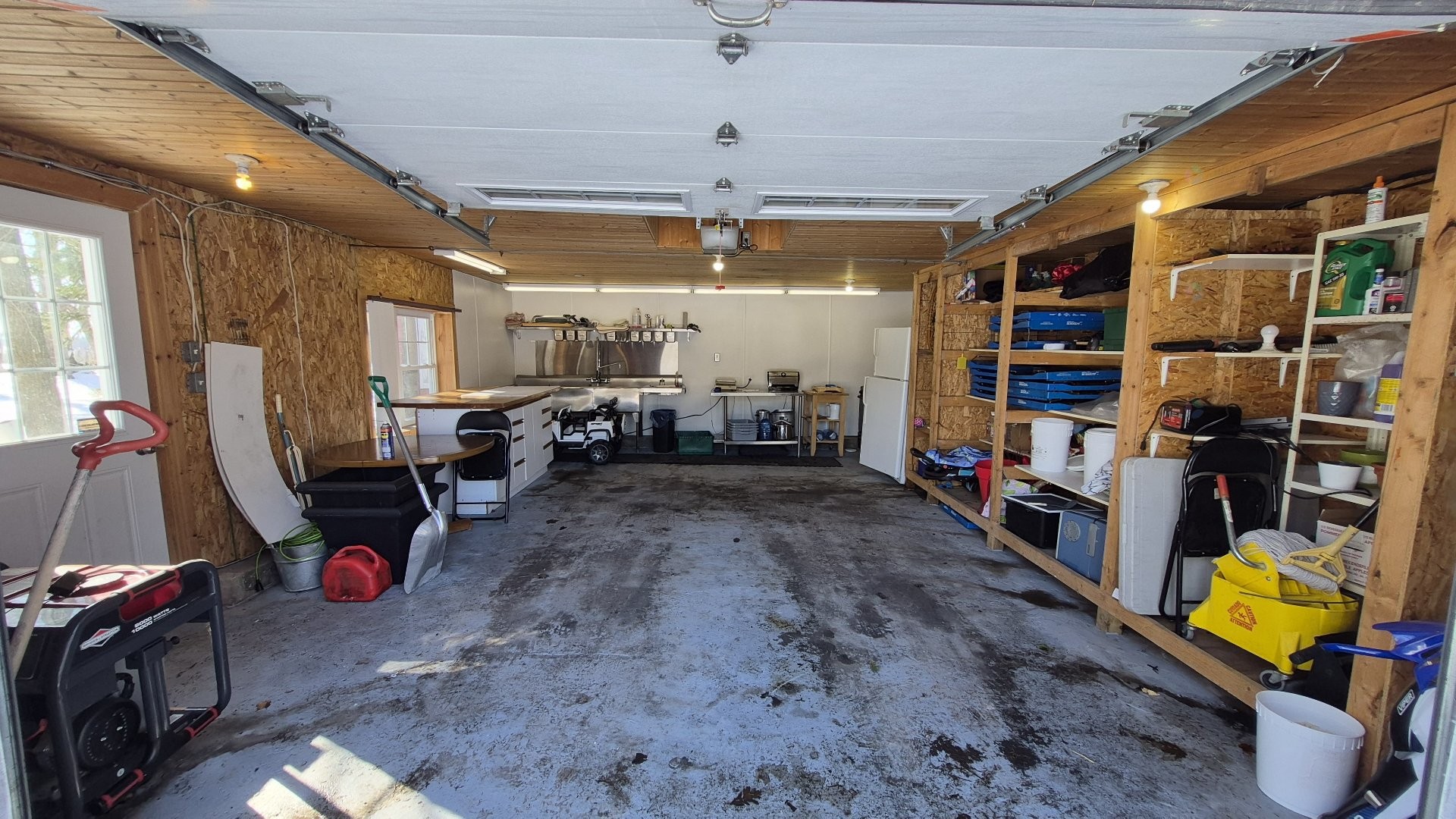 Garage - 203 Route 221 S., Lacolle, QC - Indoor Photo Showing Garage