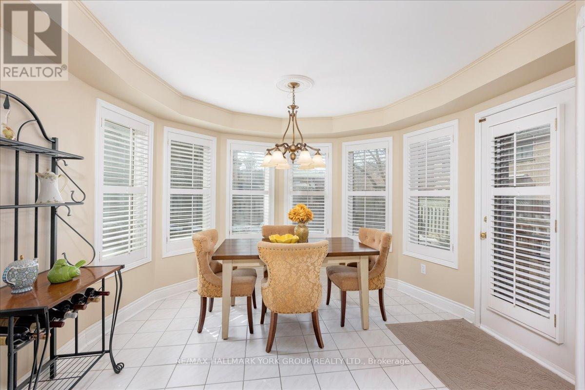 263 Mcclellan Way, Aurora, ON - Indoor Photo Showing Dining Room