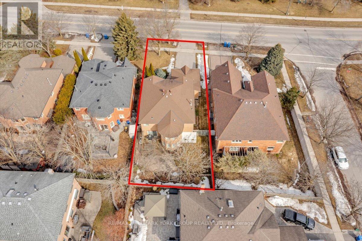 263 Mcclellan Way, Aurora, ON -