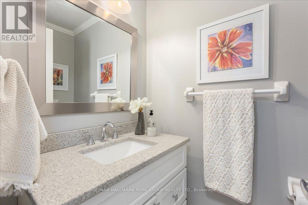 263 Mcclellan Way, Aurora, ON - Indoor Photo Showing Bathroom
