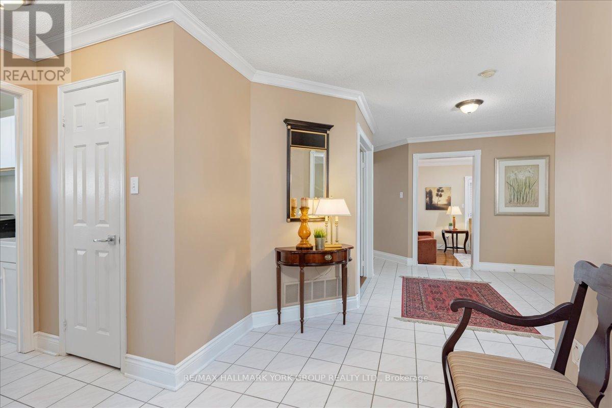 263 Mcclellan Way, Aurora, ON - Indoor Photo Showing Other Room