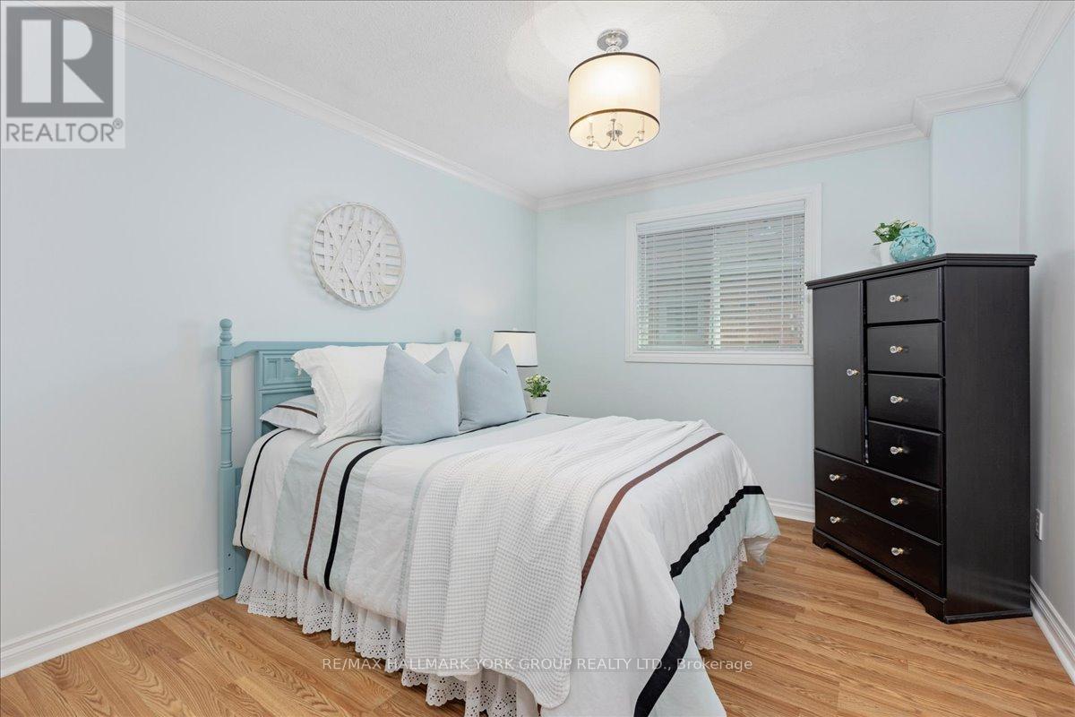 263 Mcclellan Way, Aurora, ON - Indoor Photo Showing Bedroom