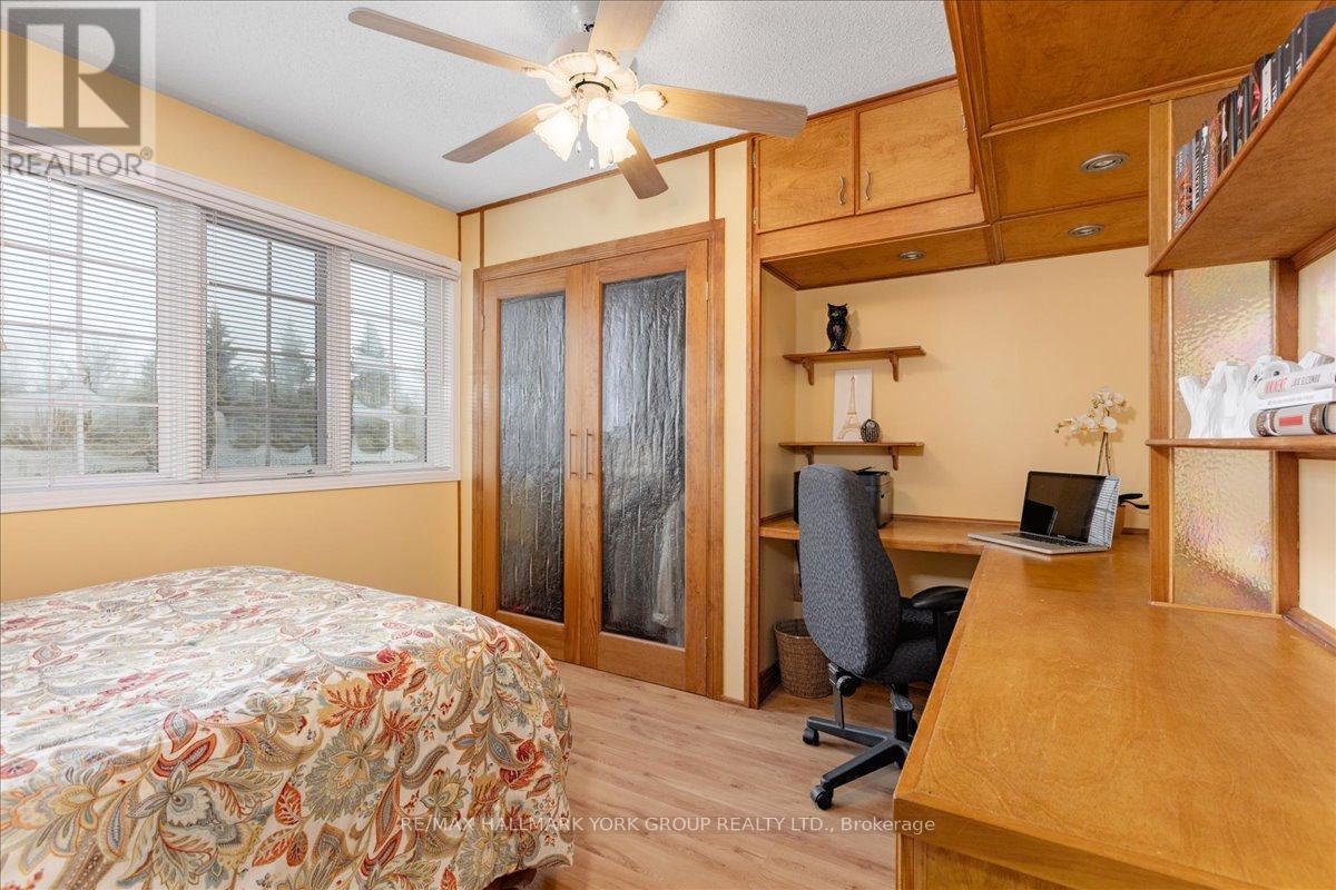 263 Mcclellan Way, Aurora, ON - Indoor Photo Showing Bedroom