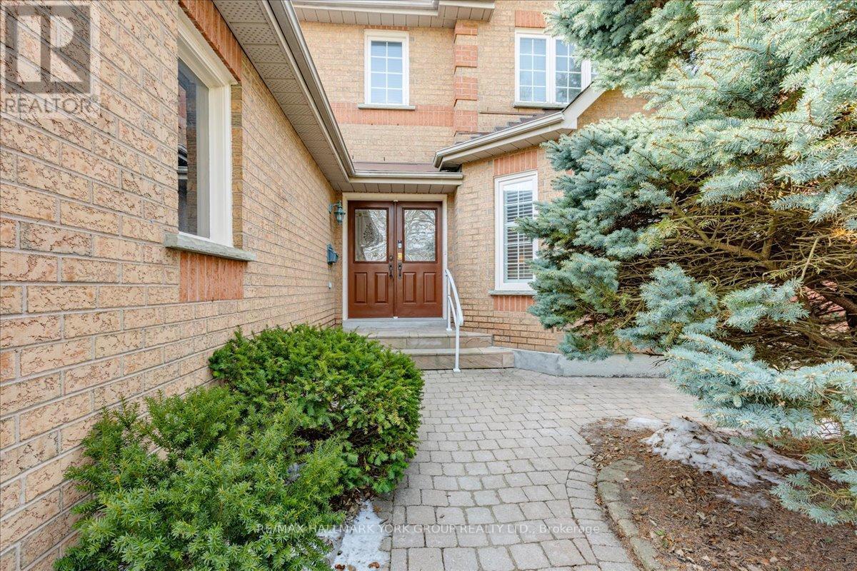 263 Mcclellan Way, Aurora, ON - Outdoor