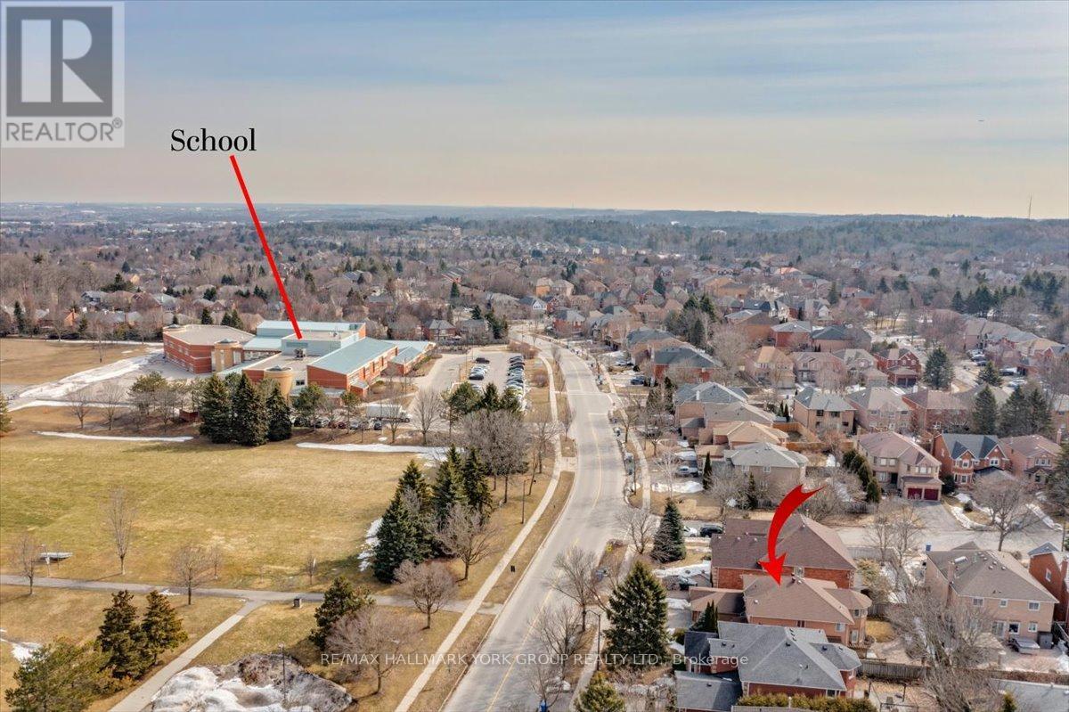 263 Mcclellan Way, Aurora, ON - Outdoor With View