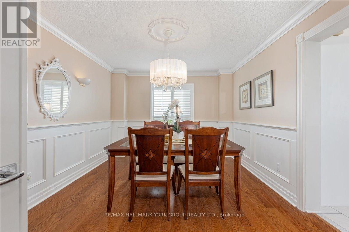 263 Mcclellan Way, Aurora, ON - Indoor Photo Showing Dining Room