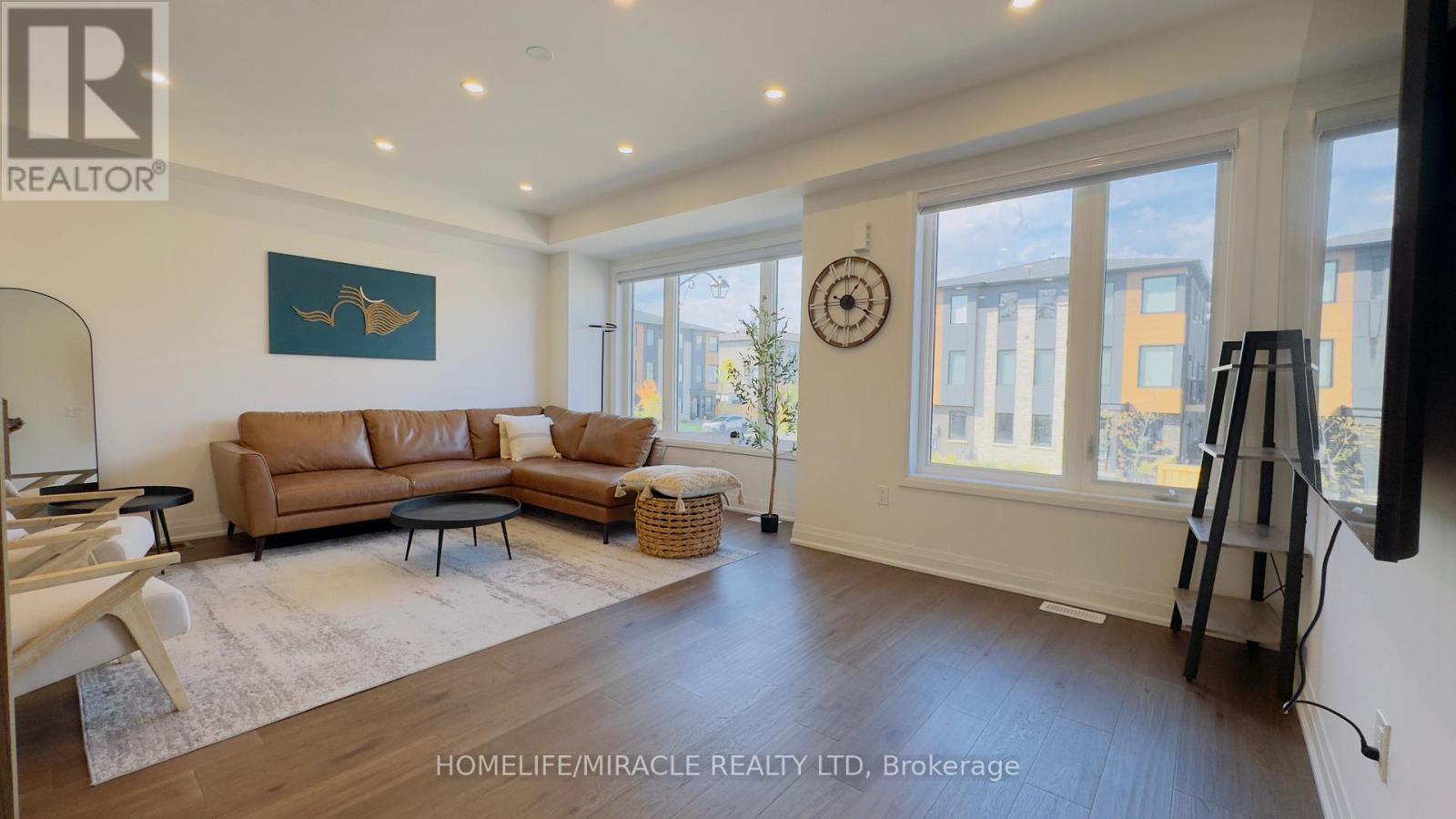 9 Briar Court, Halton Hills, ON - Indoor Photo Showing Living Room