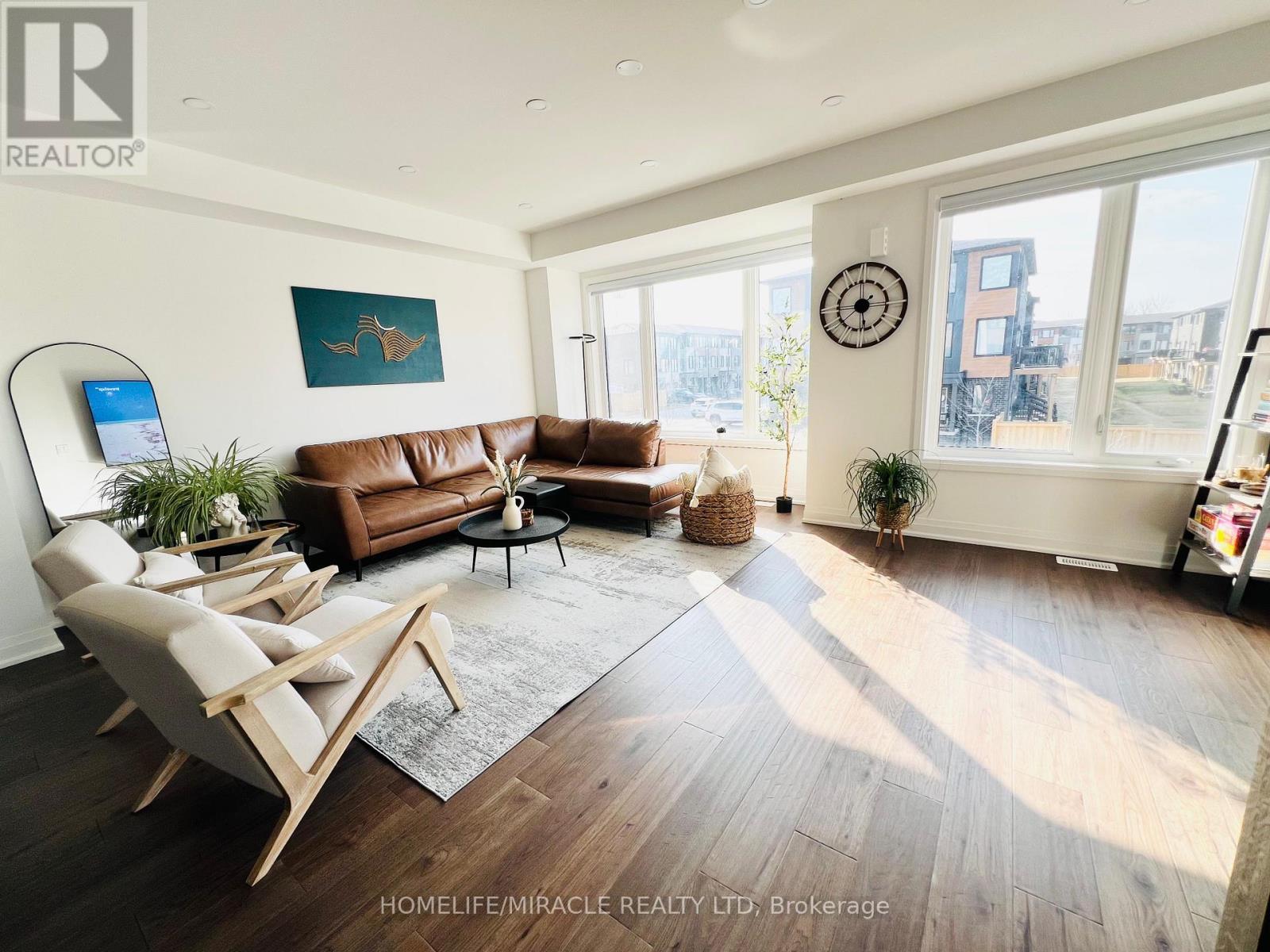 9 Briar Court, Halton Hills, ON - Indoor Photo Showing Living Room