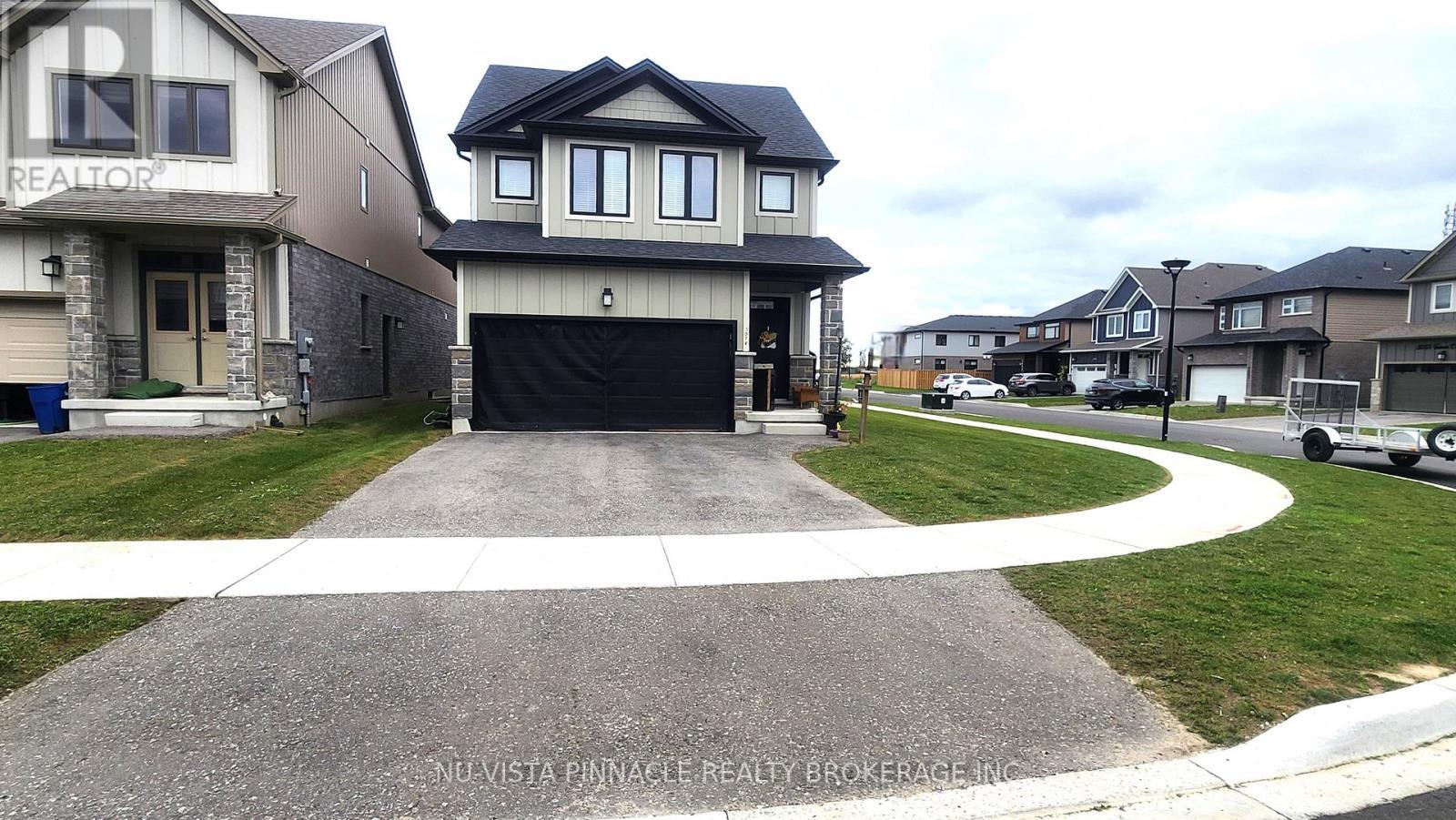 3074 Turner Crescent, London South (South U), ON - Outdoor With Facade