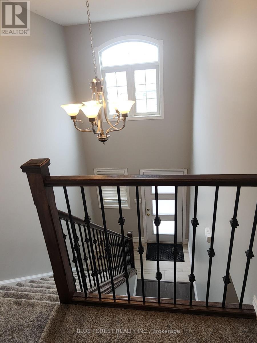 Foyer 2 - 3197 Meadowgate Boulevard, London South (South U), ON - Indoor Photo Showing Other Room