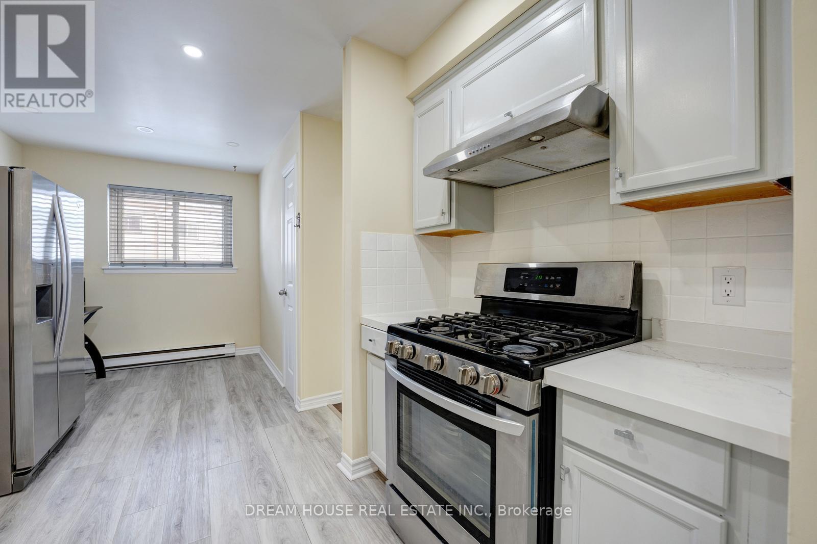2 - 1655 Geta Circle, Pickering, ON - Indoor Photo Showing Kitchen