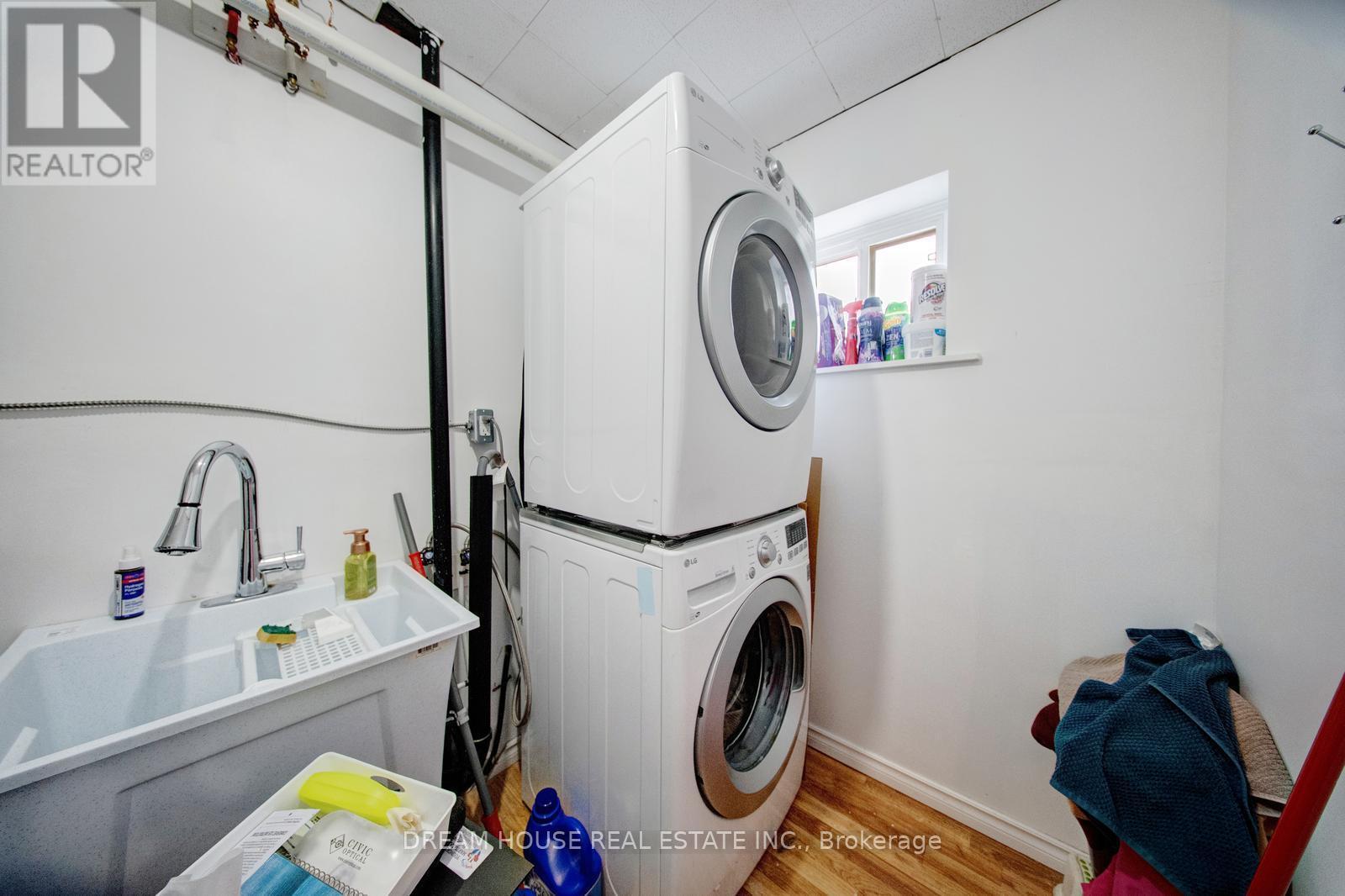 2 - 1655 Geta Circle, Pickering, ON - Indoor Photo Showing Laundry Room