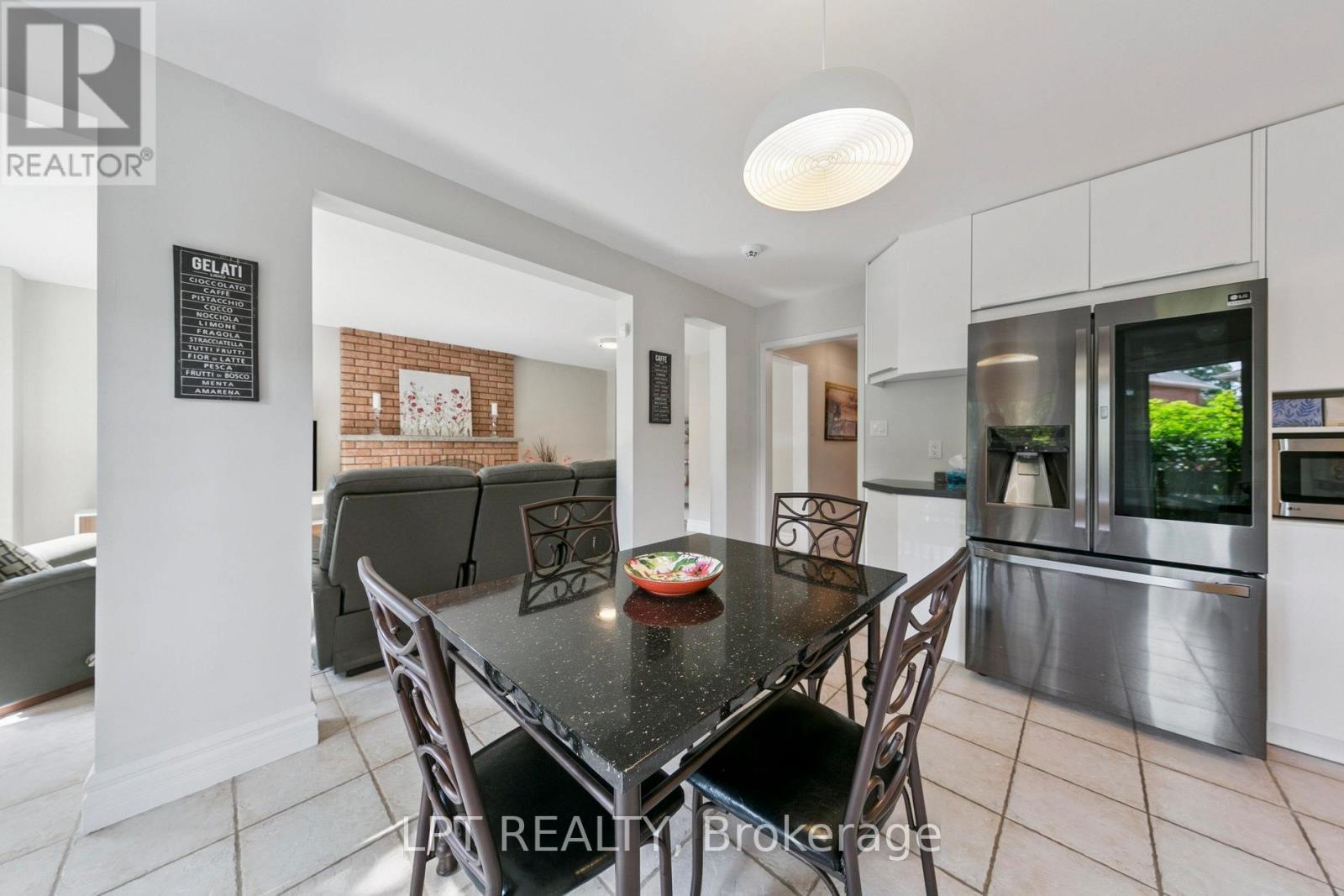 1823 The Chase, Mississauga, ON - Indoor Photo Showing Dining Room