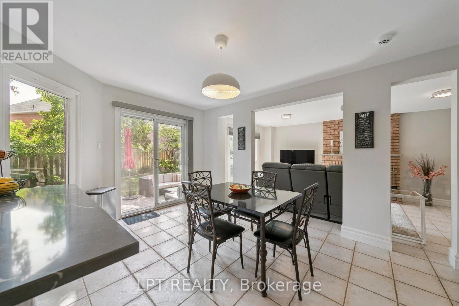 1823 The Chase, Mississauga, ON - Indoor Photo Showing Dining Room