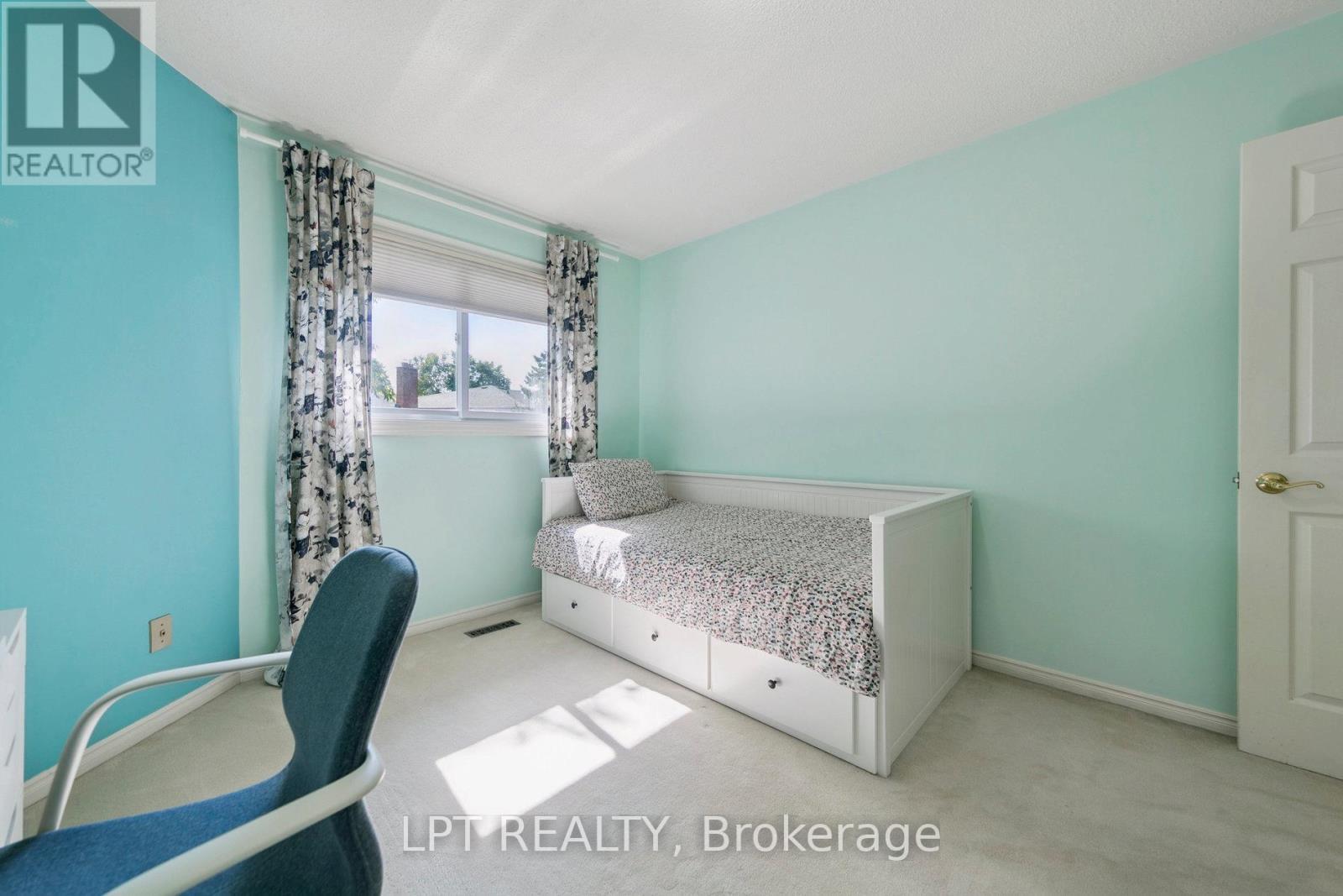 1823 The Chase, Mississauga, ON - Indoor Photo Showing Bedroom