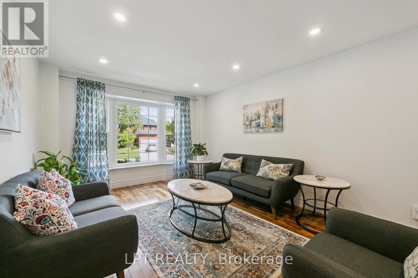 1823 The Chase, Mississauga, ON - Indoor Photo Showing Living Room