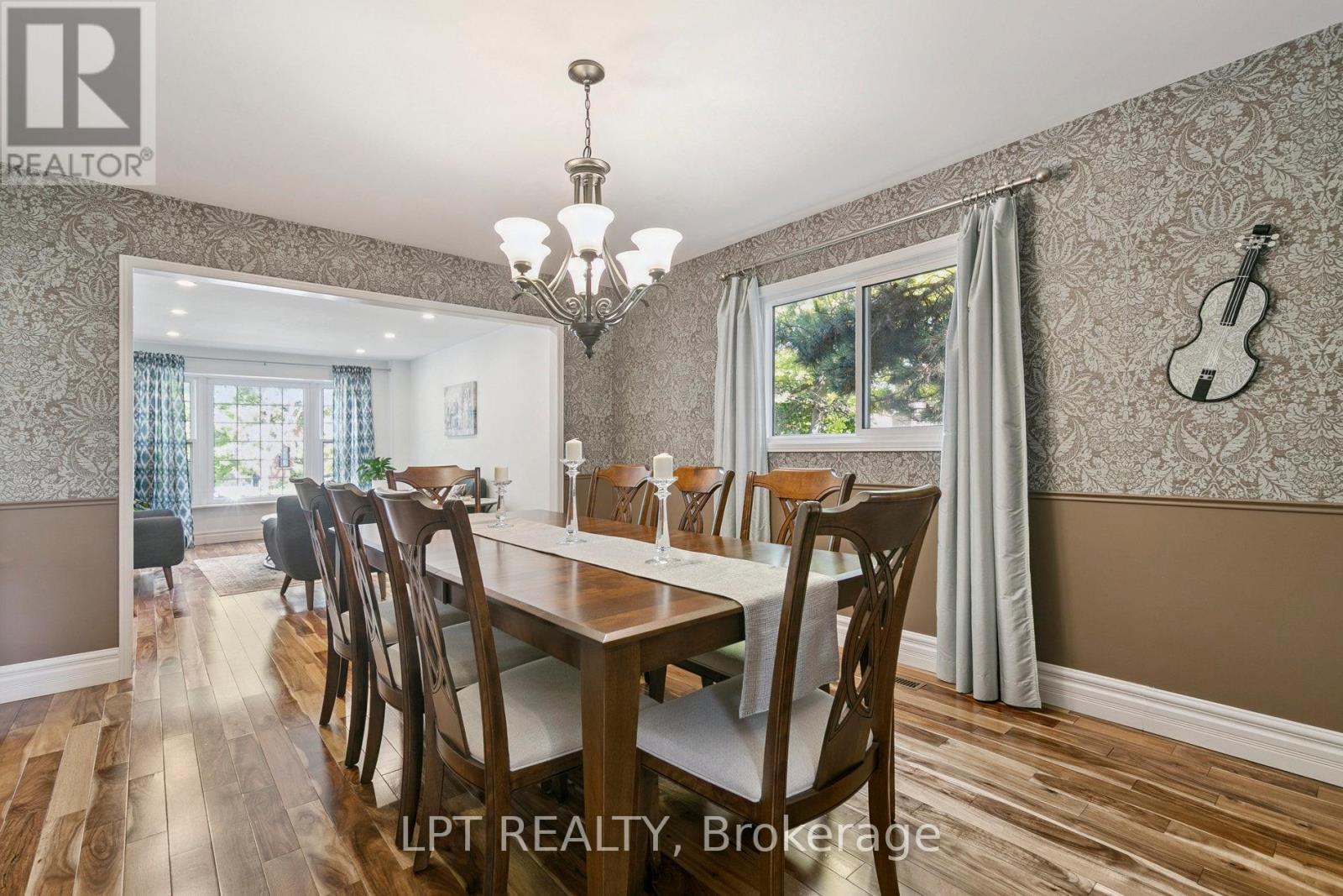 1823 The Chase, Mississauga, ON - Indoor Photo Showing Dining Room
