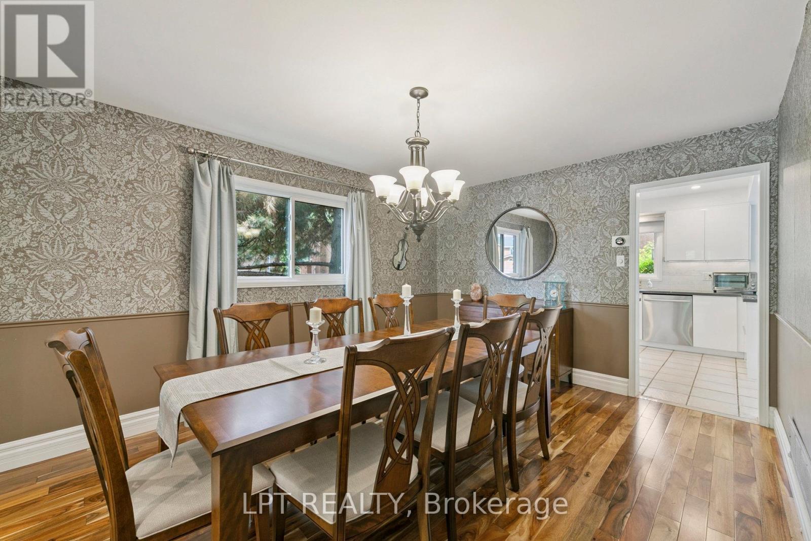 1823 The Chase, Mississauga, ON - Indoor Photo Showing Dining Room