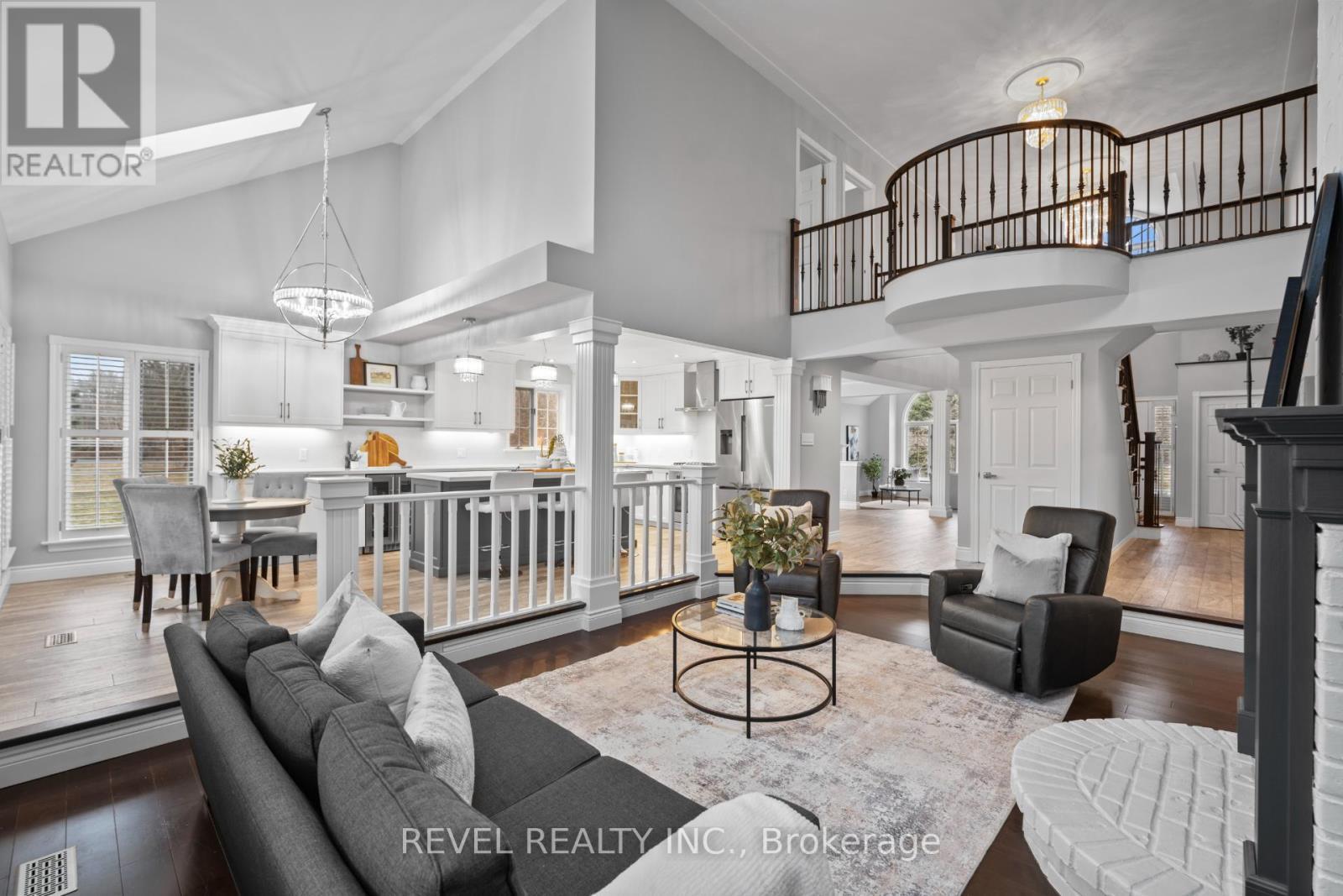 2255 Mohawk Trail, Milton, ON - Indoor Photo Showing Other Room