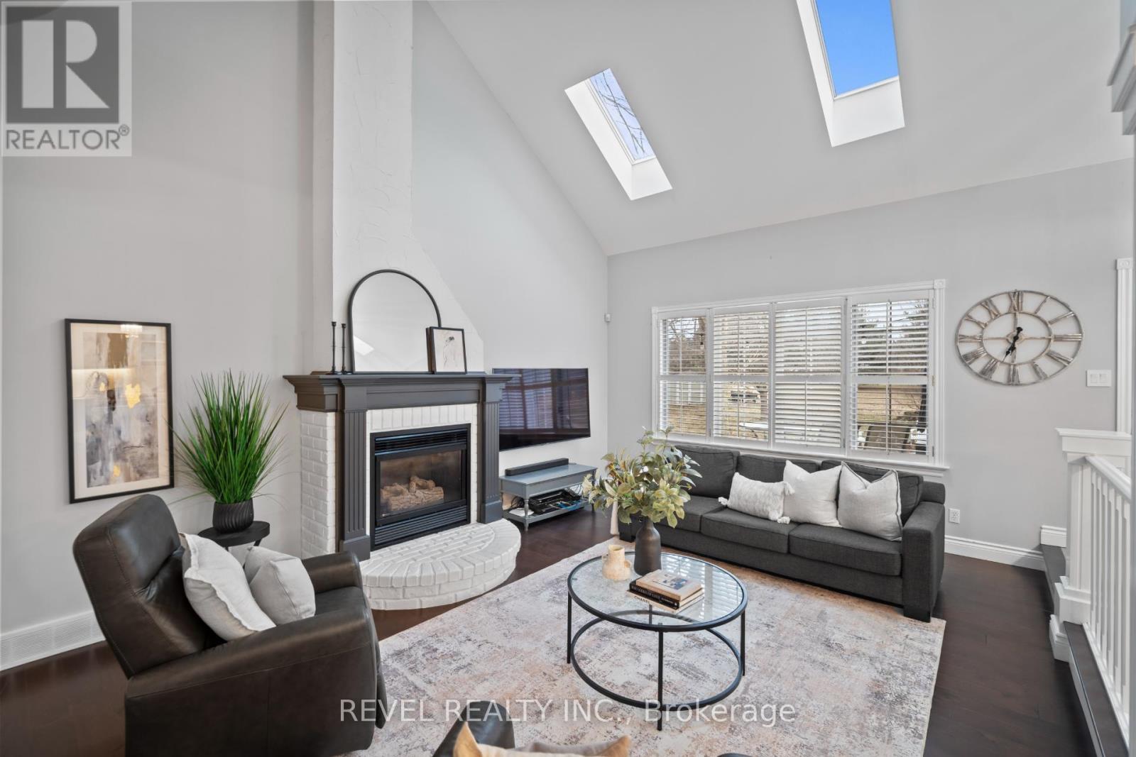 2255 Mohawk Trail, Milton, ON - Indoor Photo Showing Living Room With Fireplace