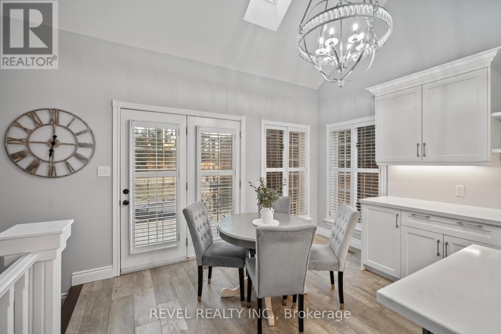 2255 Mohawk Trail, Milton, ON - Indoor Photo Showing Dining Room