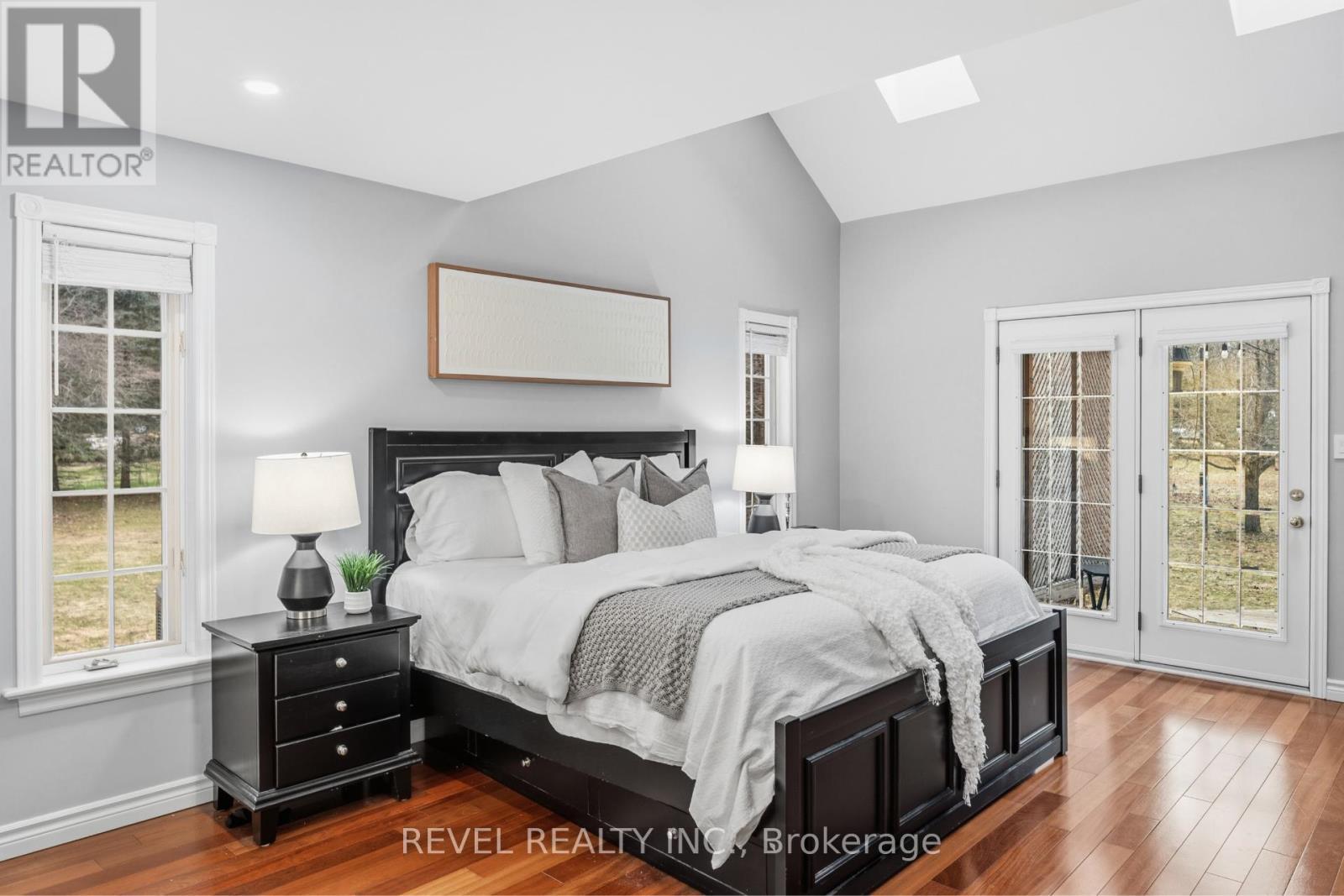 2255 Mohawk Trail, Milton, ON - Indoor Photo Showing Bedroom