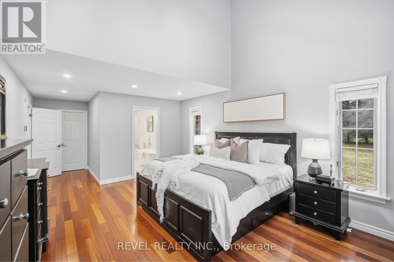 2255 Mohawk Trail, Milton, ON - Indoor Photo Showing Bedroom