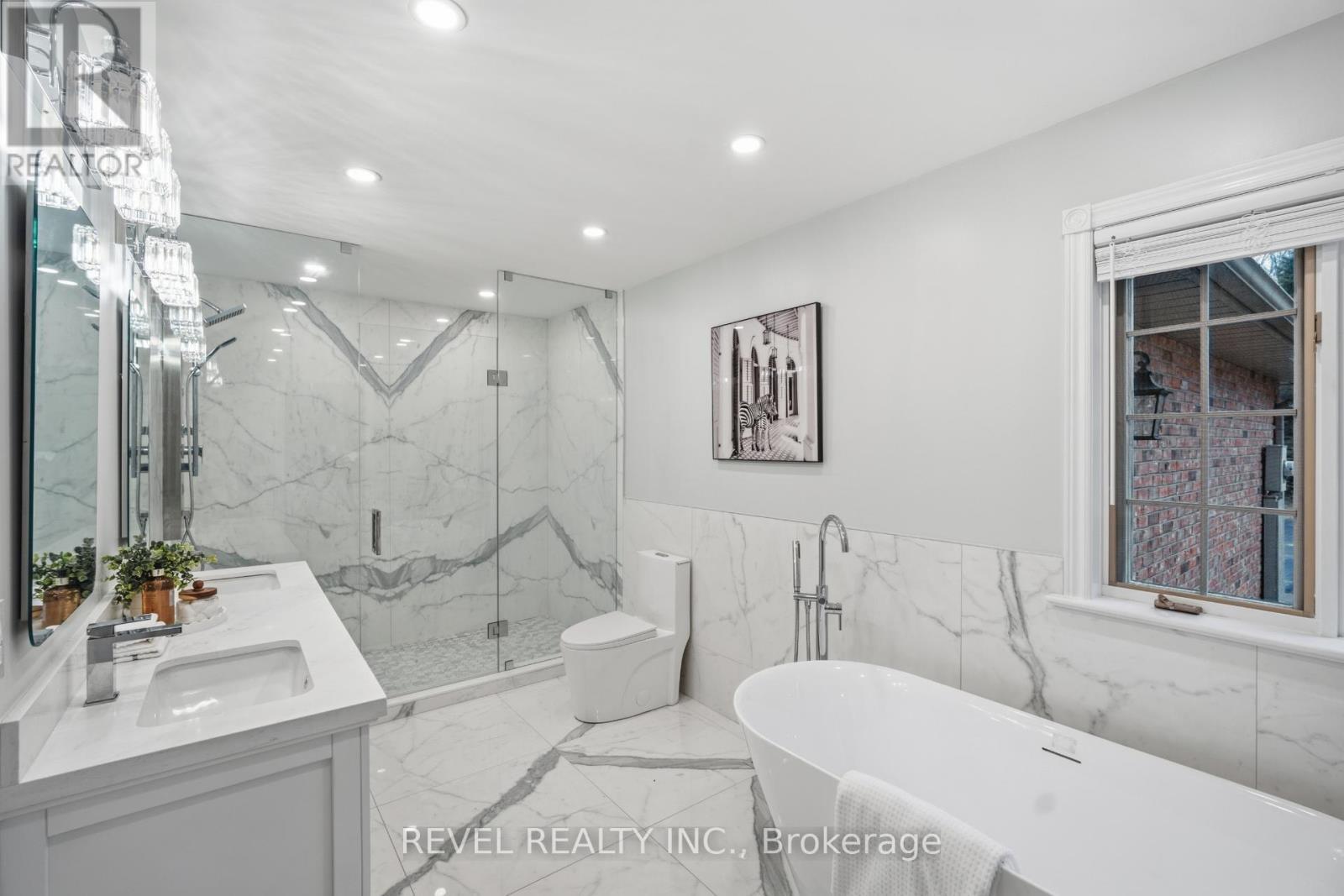 2255 Mohawk Trail, Milton, ON - Indoor Photo Showing Bathroom