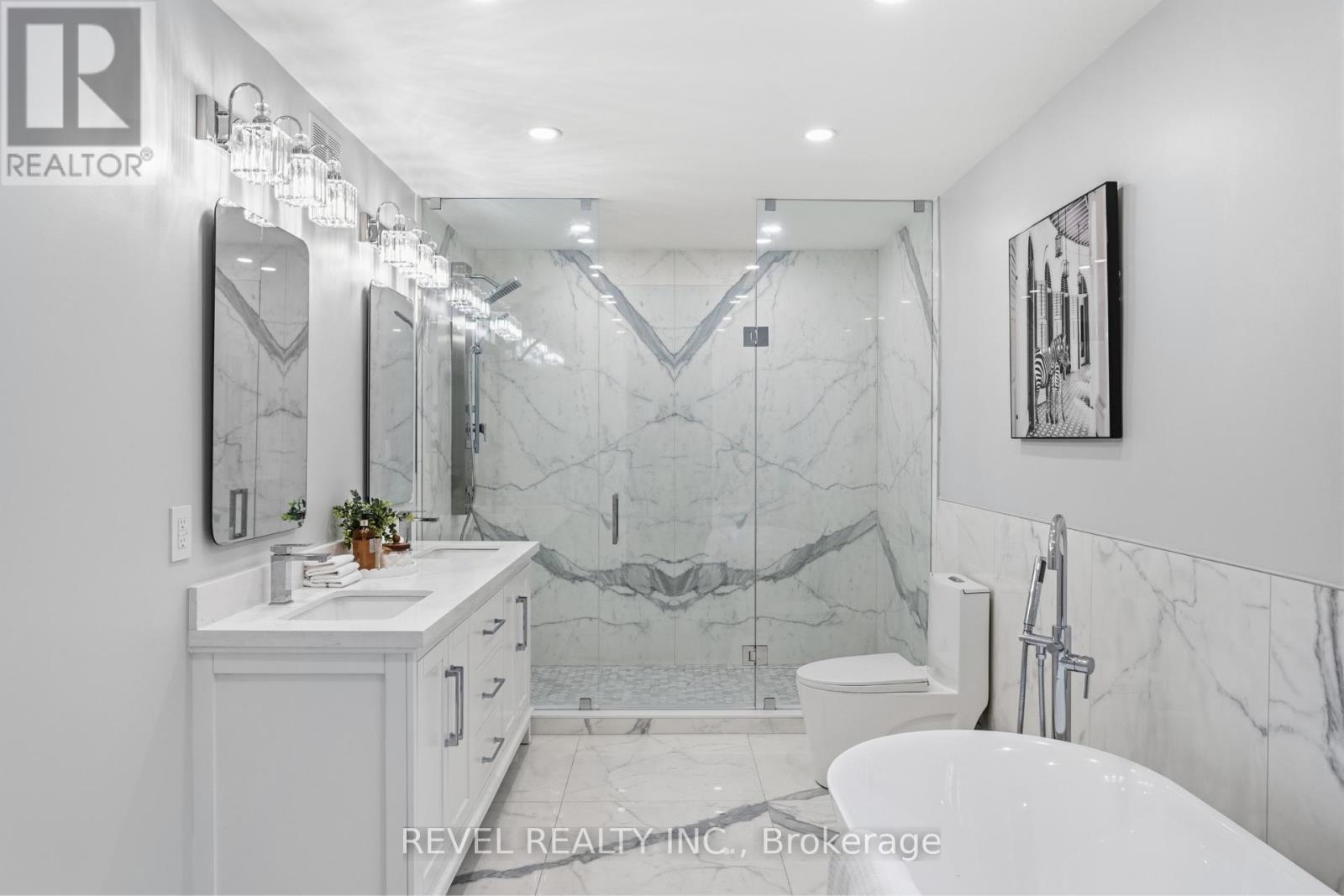 2255 Mohawk Trail, Milton, ON - Indoor Photo Showing Bathroom
