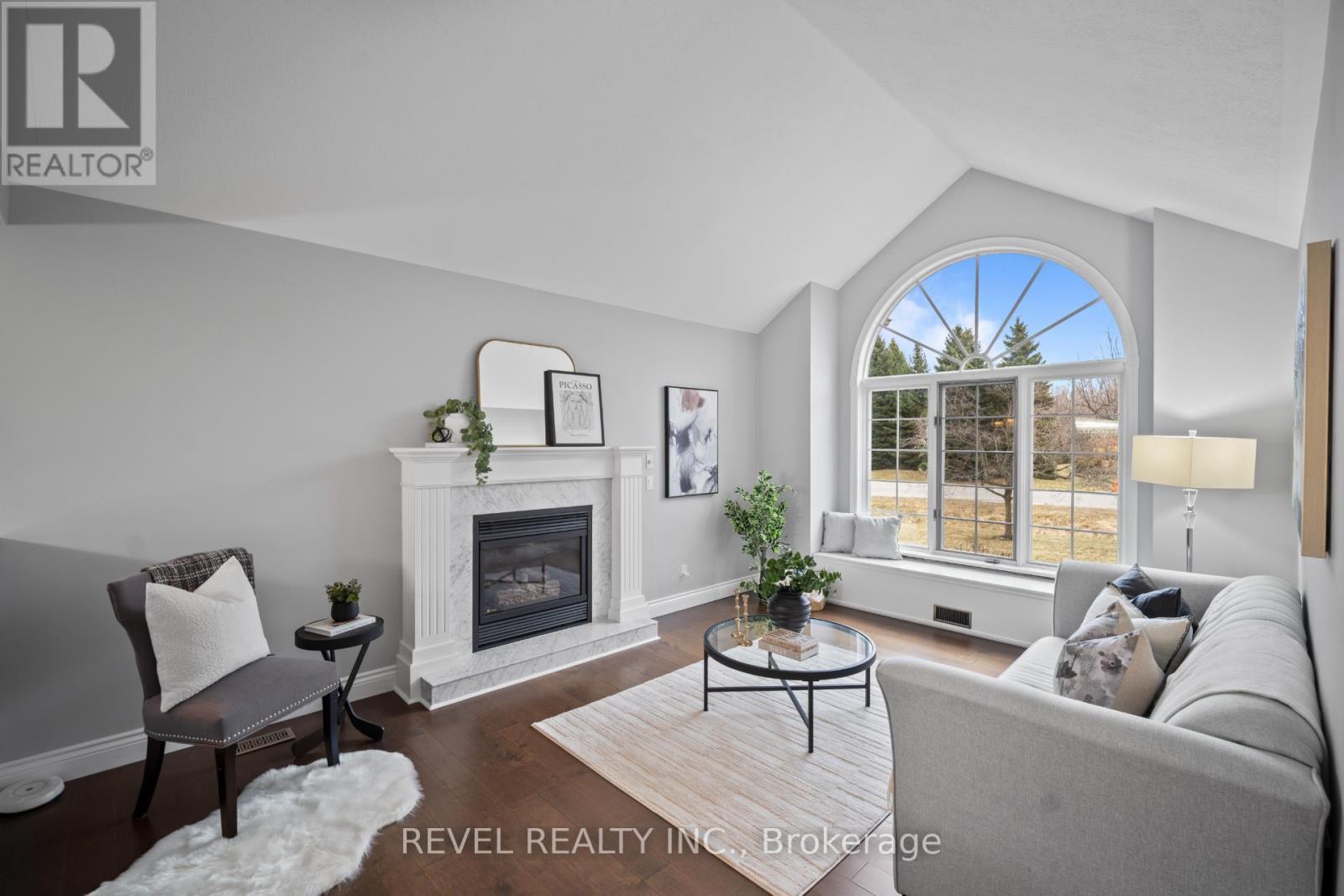 2255 Mohawk Trail, Milton, ON - Indoor Photo Showing Living Room With Fireplace