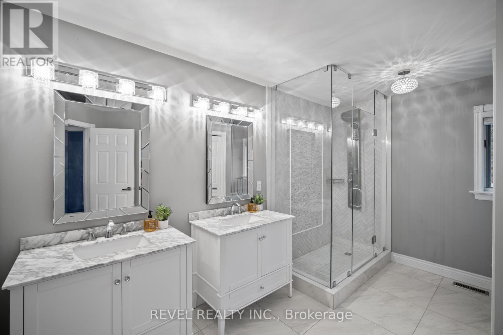2255 Mohawk Trail, Milton, ON - Indoor Photo Showing Bathroom
