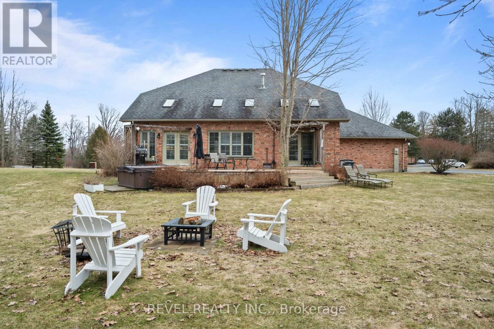 2255 Mohawk Trail, Milton, ON - Outdoor